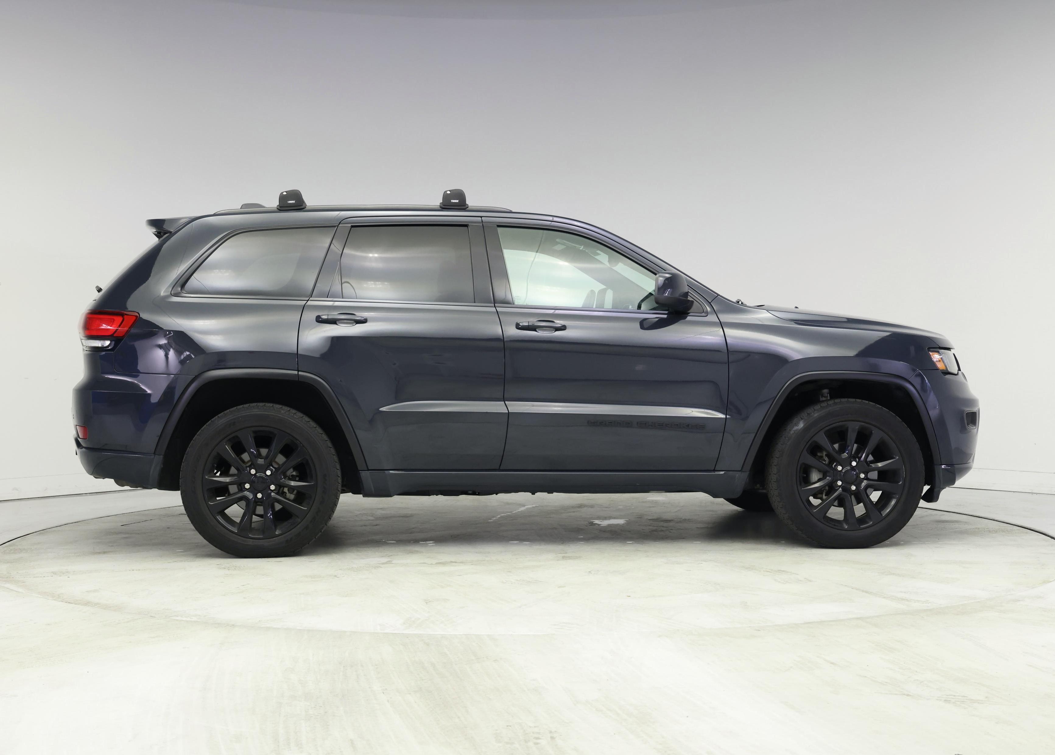 Thumbnail: 2017 Jeep Grand Cherokee - 7