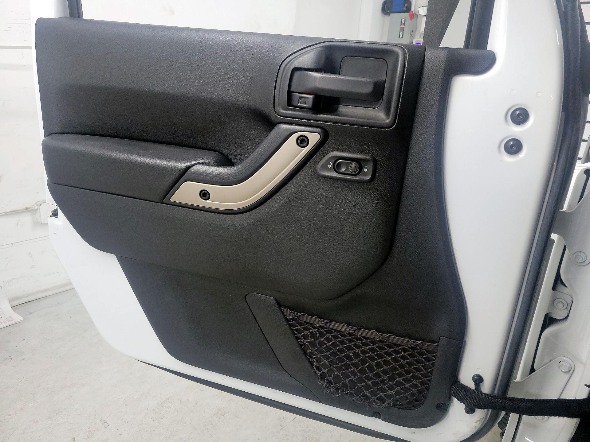 Thumbnail: 2016 Jeep Wrangler - 12