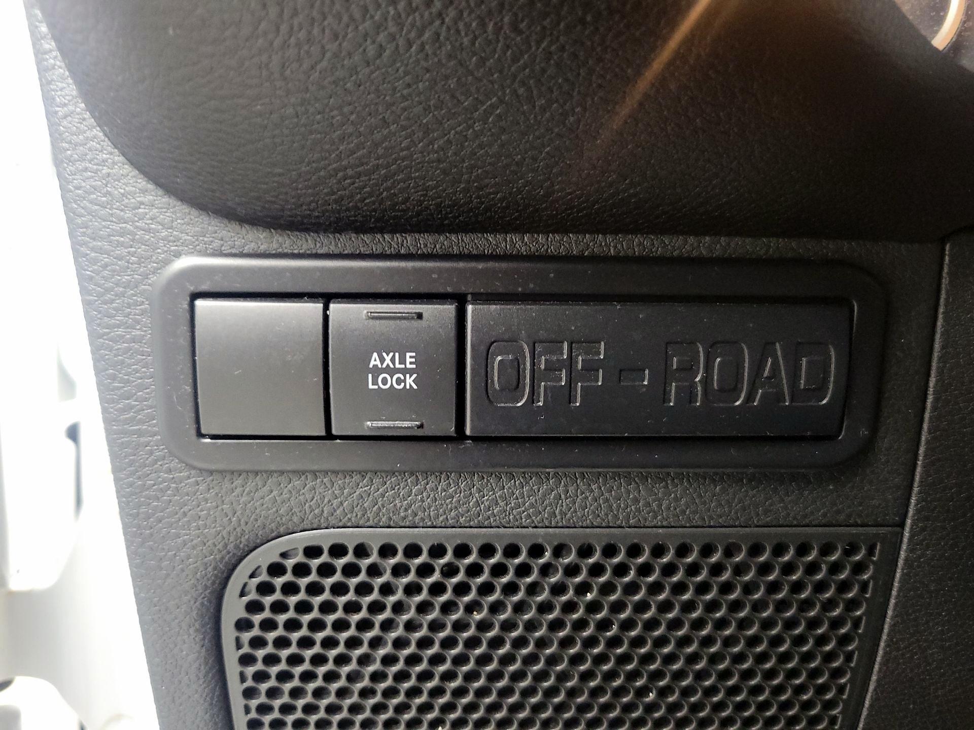 Thumbnail: 2016 Jeep Wrangler - 13