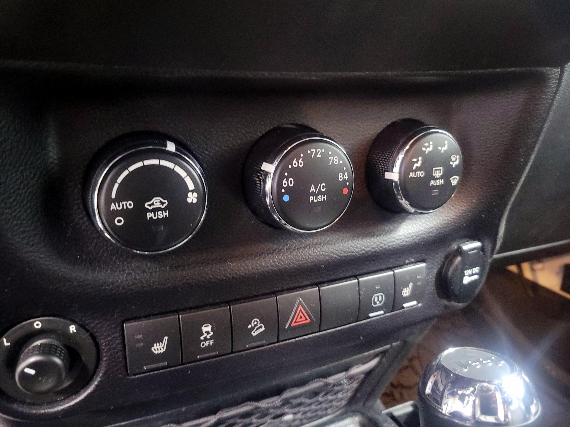 Thumbnail: 2016 Jeep Wrangler - 16