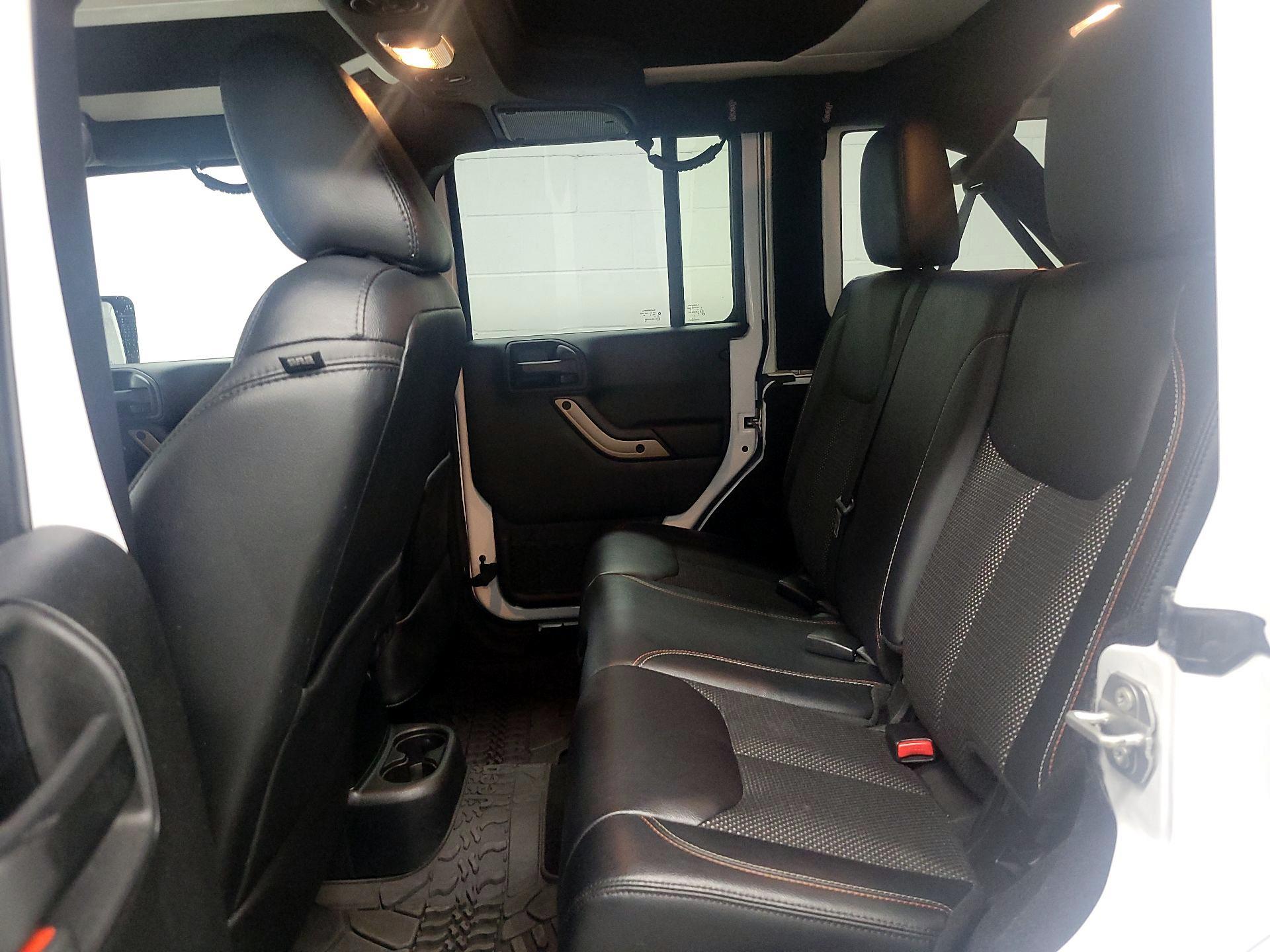 Thumbnail: 2016 Jeep Wrangler - 19