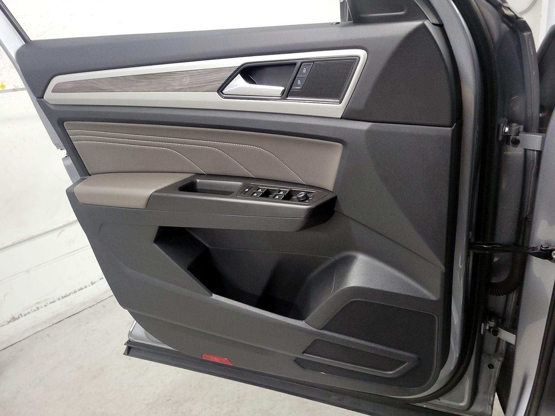 Thumbnail: 2022 Volkswagen Atlas - 12