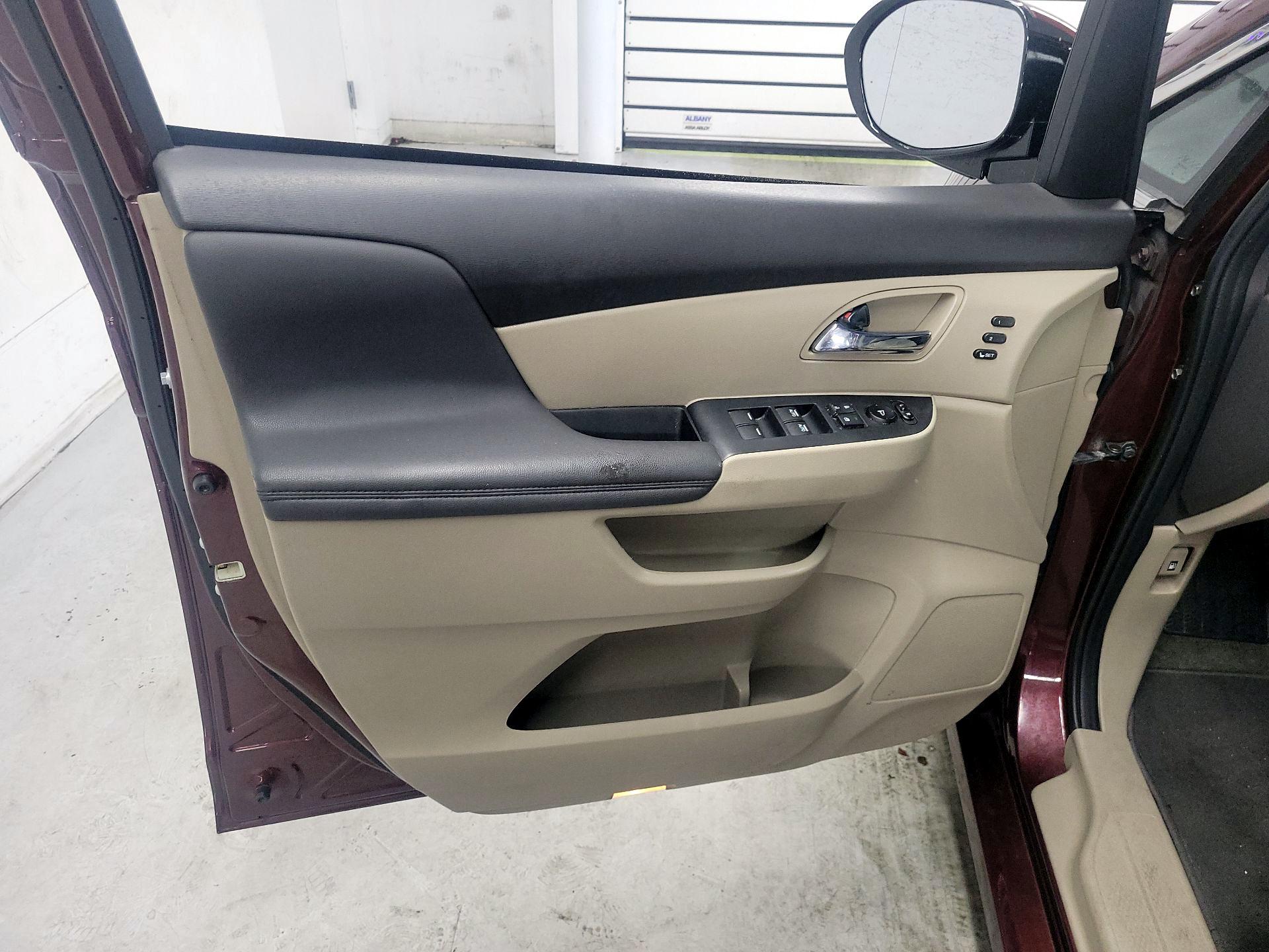 Thumbnail: 2017 Honda Odyssey - 12