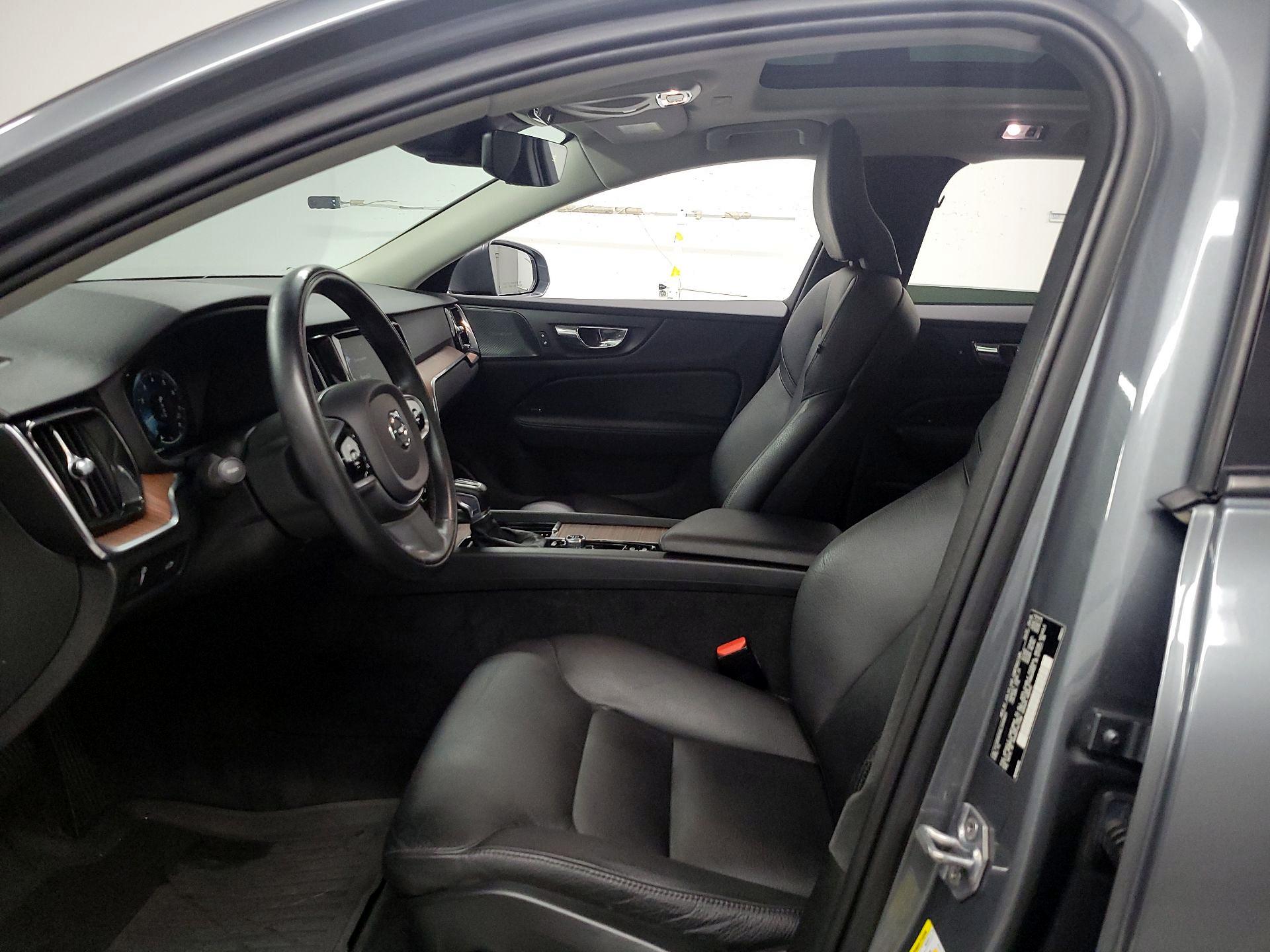 Thumbnail: 2020 Volvo V60 - 11