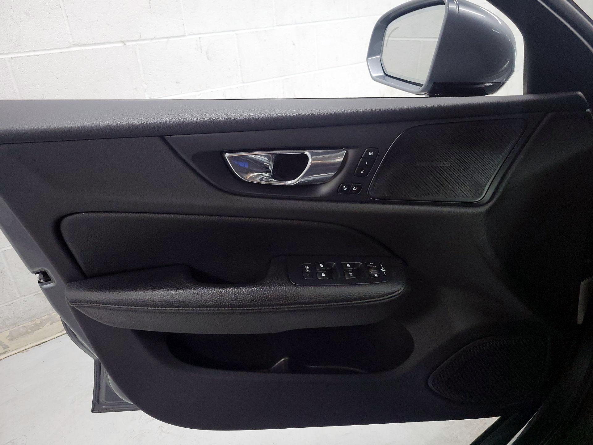 Thumbnail: 2020 Volvo V60 - 12