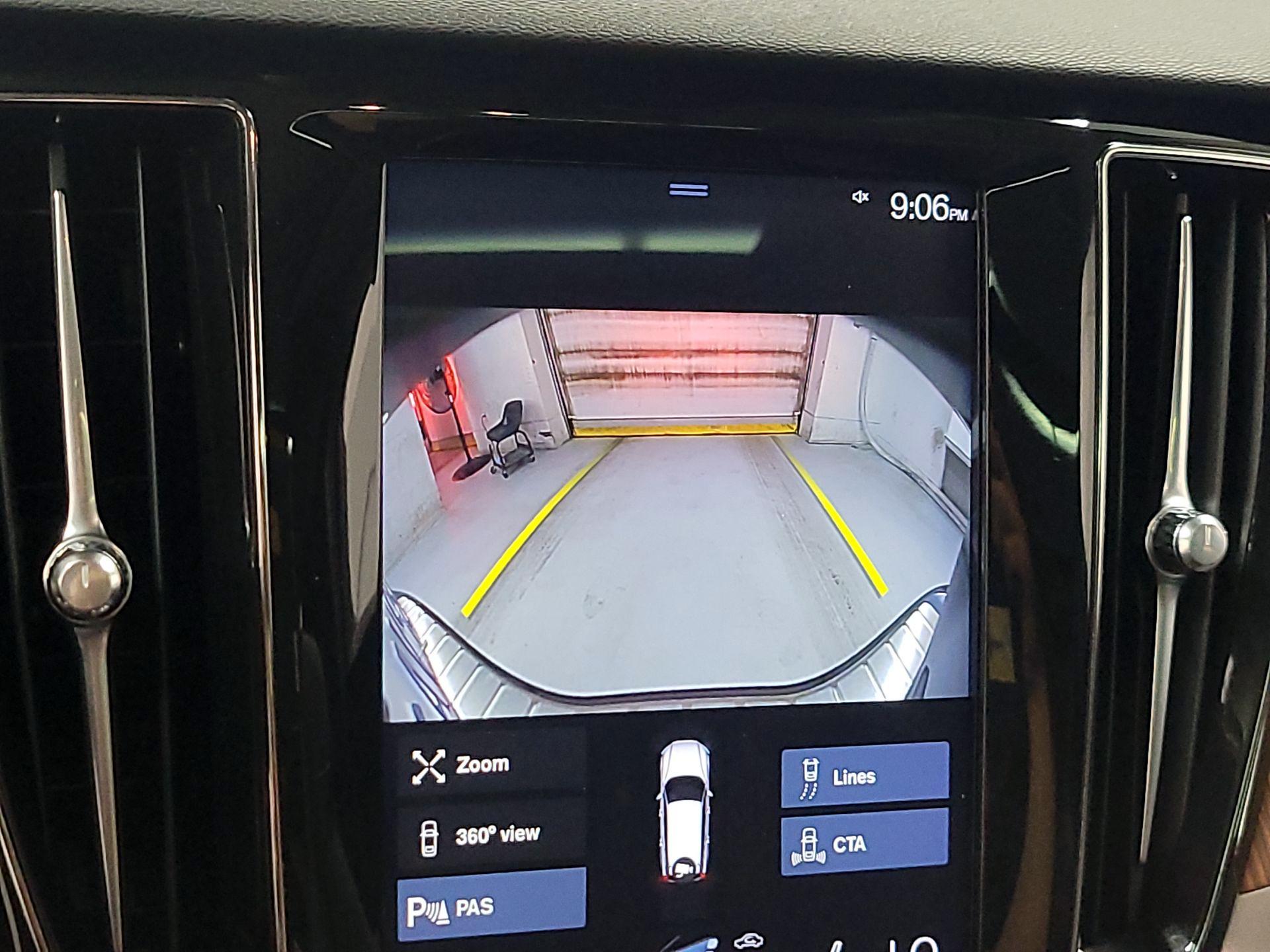 Thumbnail: 2020 Volvo V60 - 13