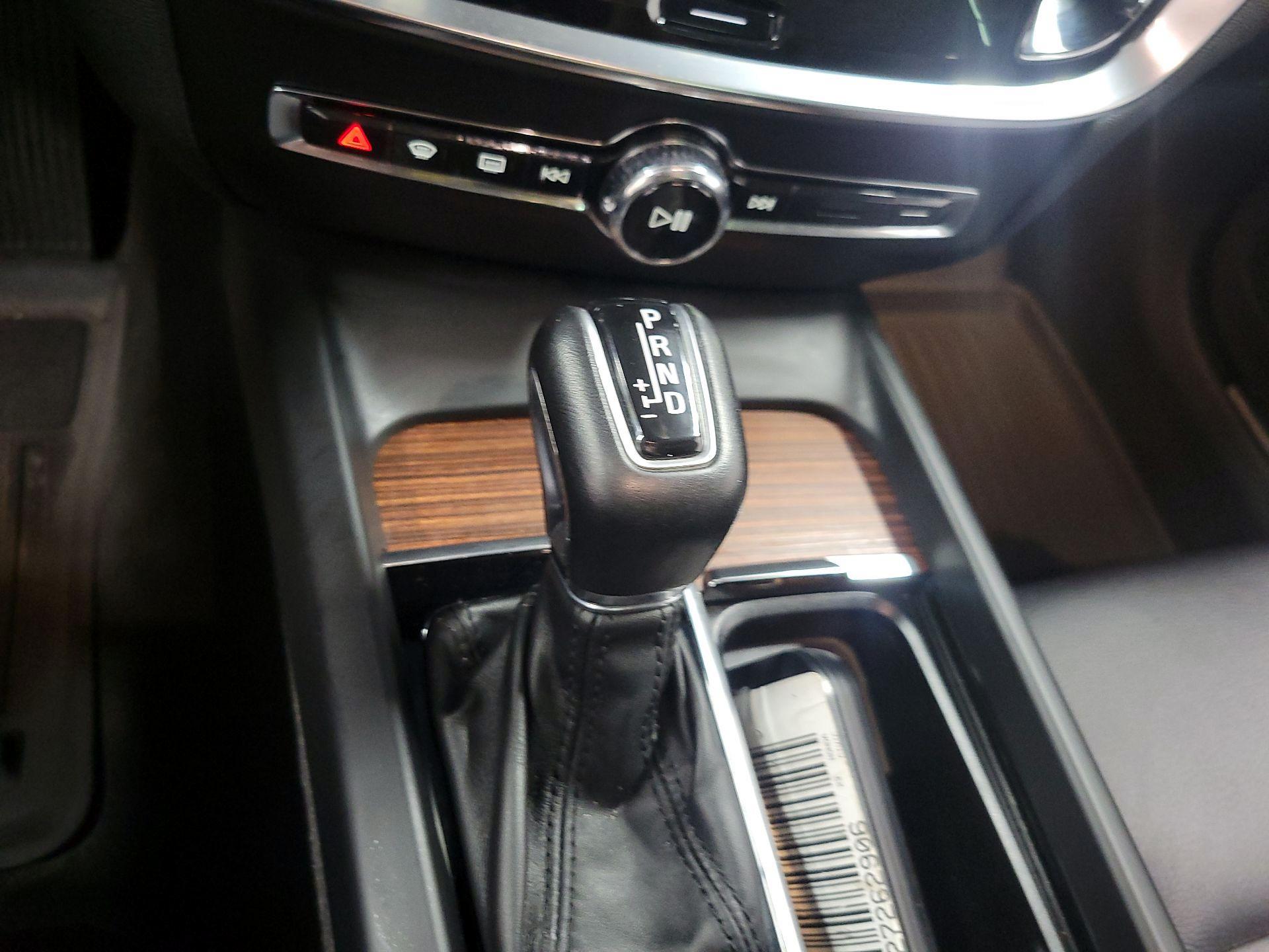 Thumbnail: 2020 Volvo V60 - 16