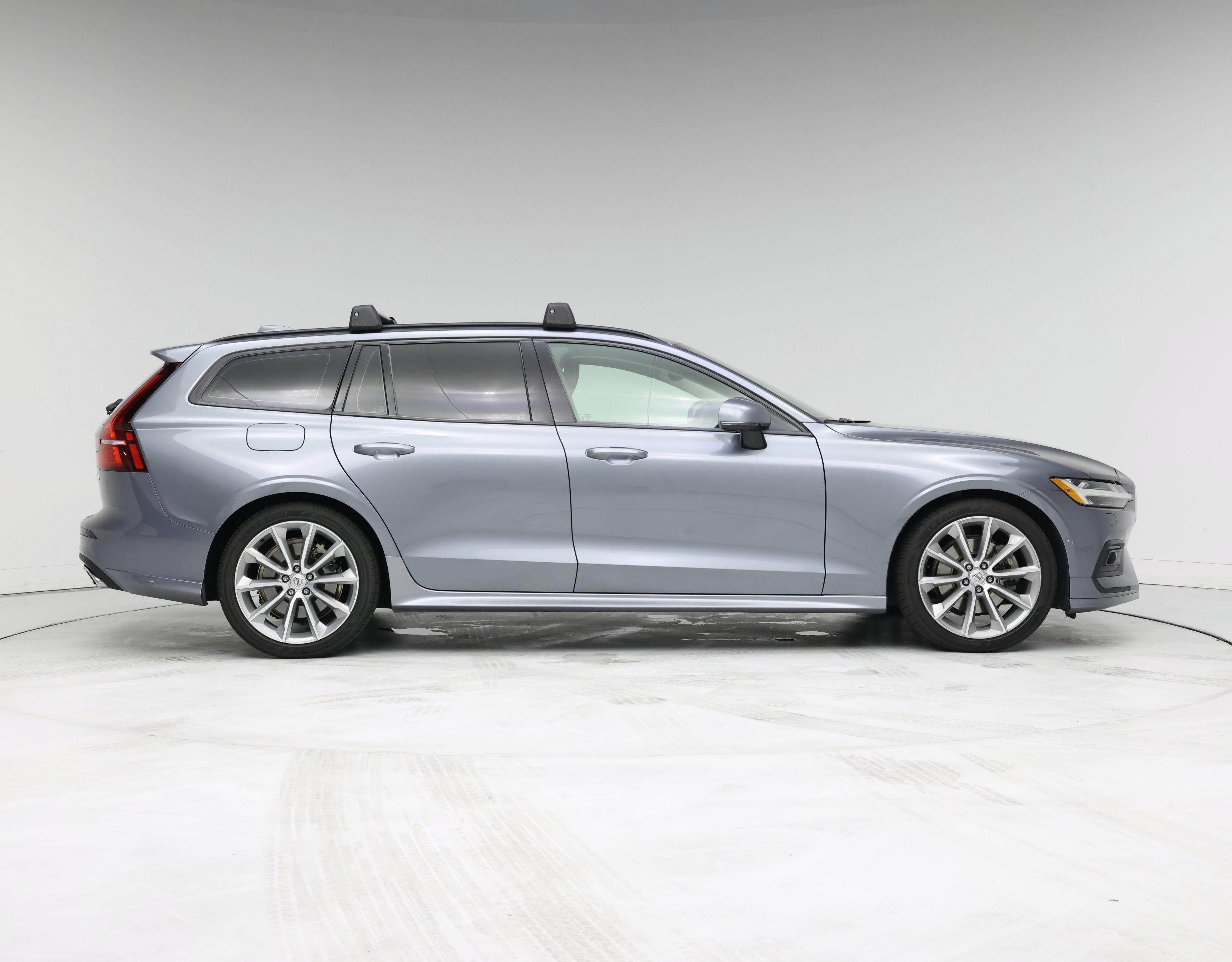 Thumbnail: 2020 Volvo V60 - 7