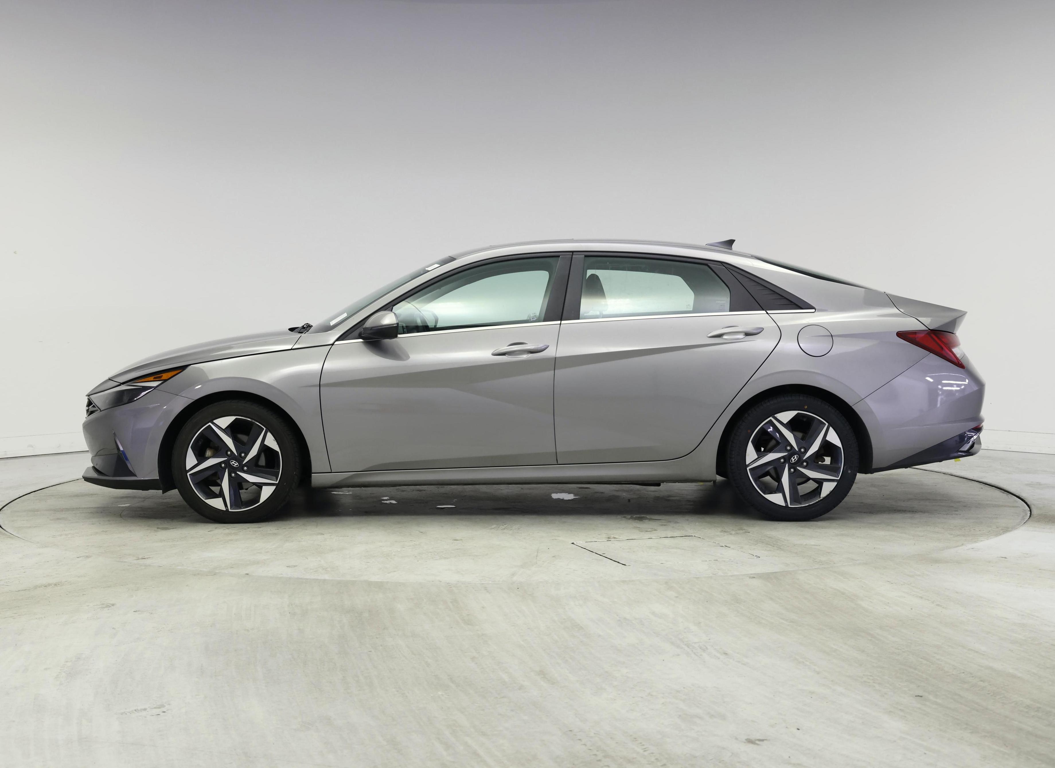 Thumbnail: 2021 Hyundai Elantra - 3