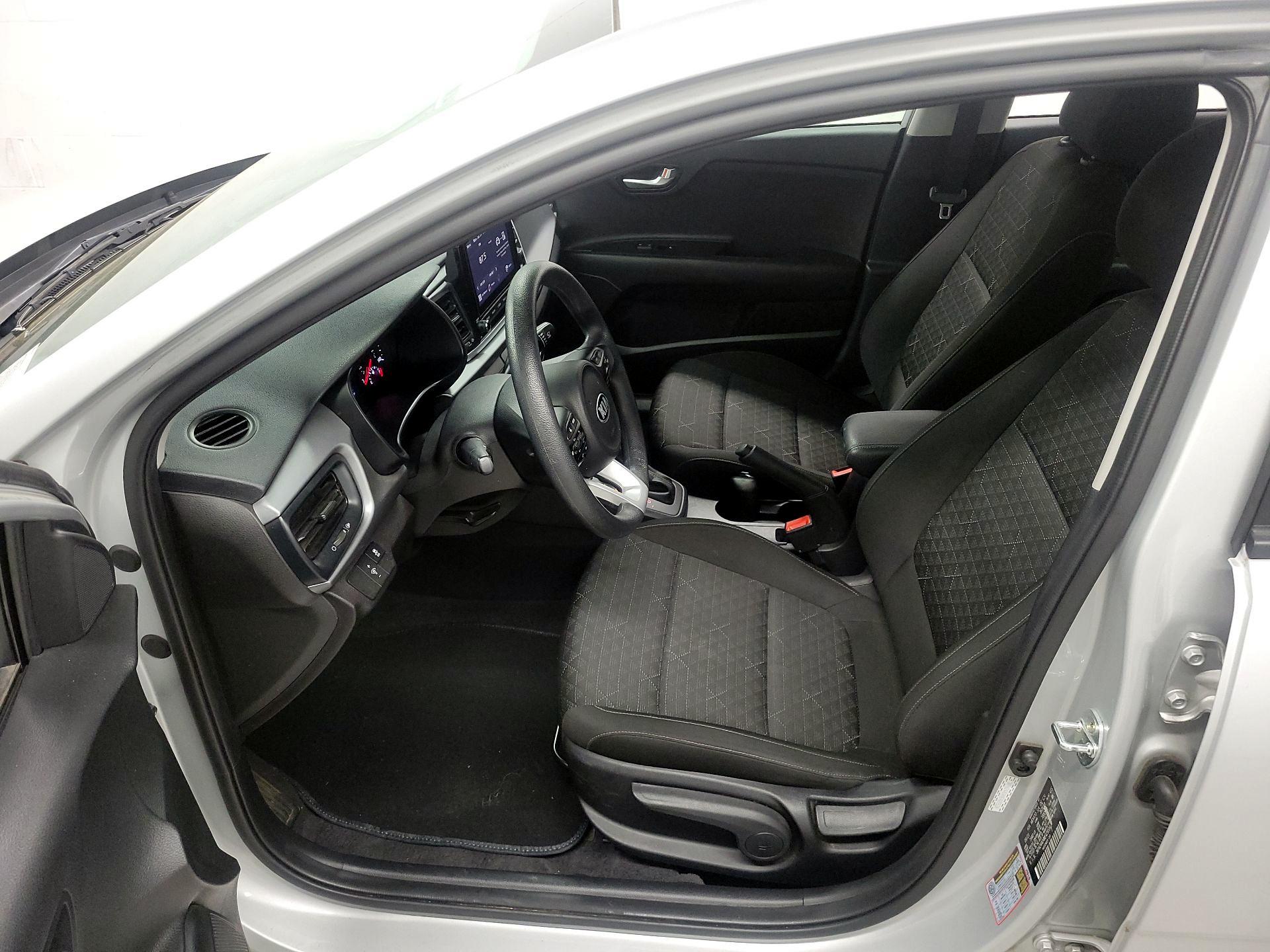 Thumbnail: 2021 Kia Rio - 11