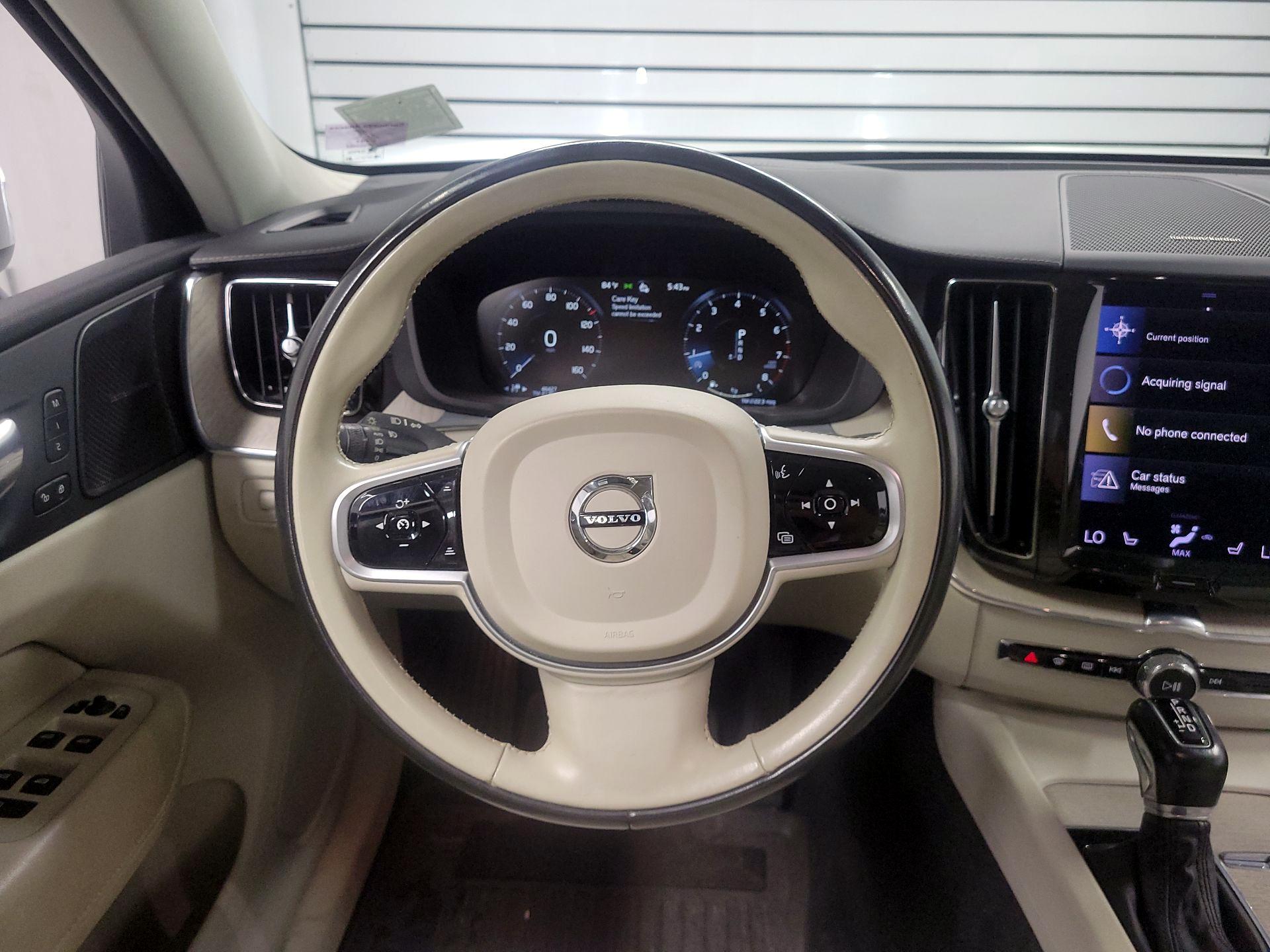Thumbnail: 2021 Volvo XC60 - 10