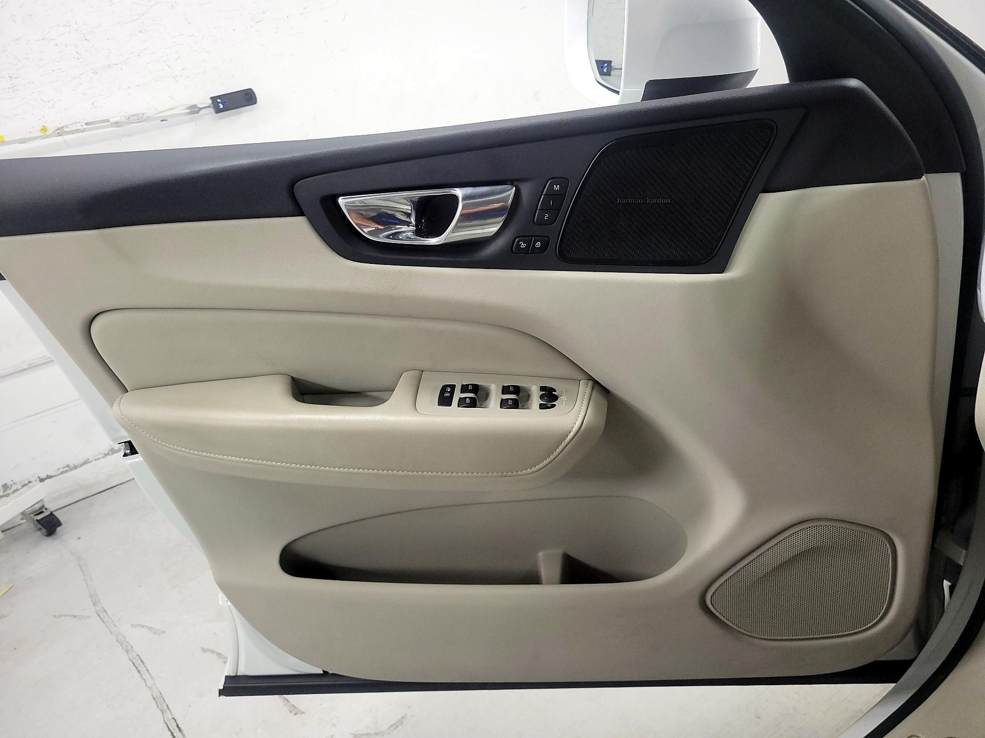 Thumbnail: 2021 Volvo XC60 - 12