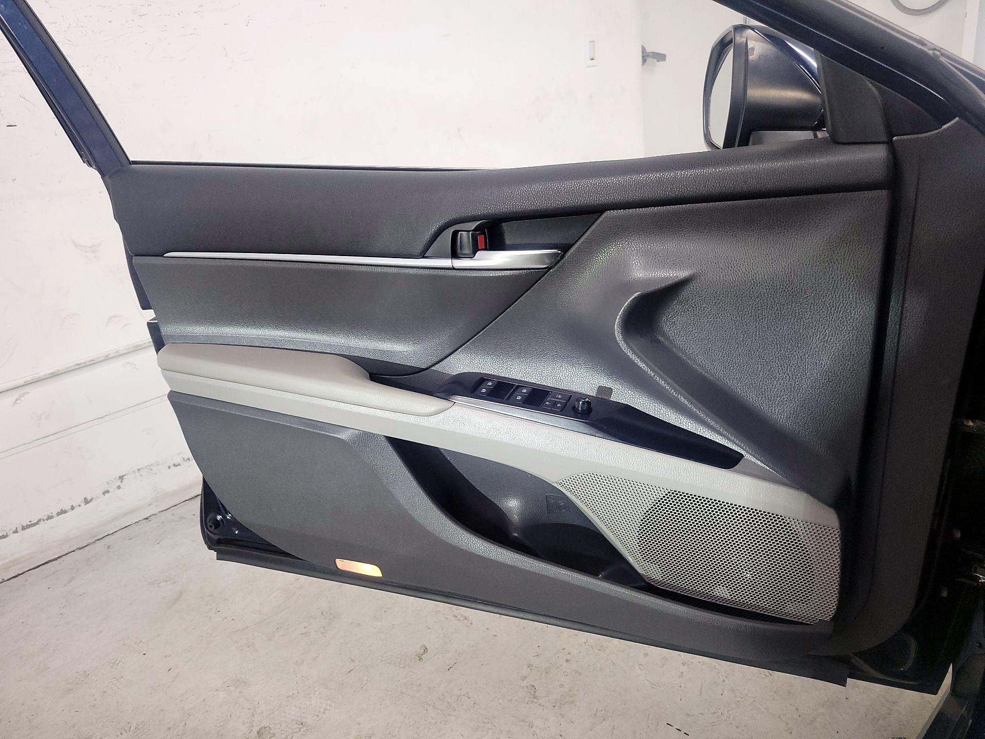 Thumbnail: 2019 Toyota Camry - 12