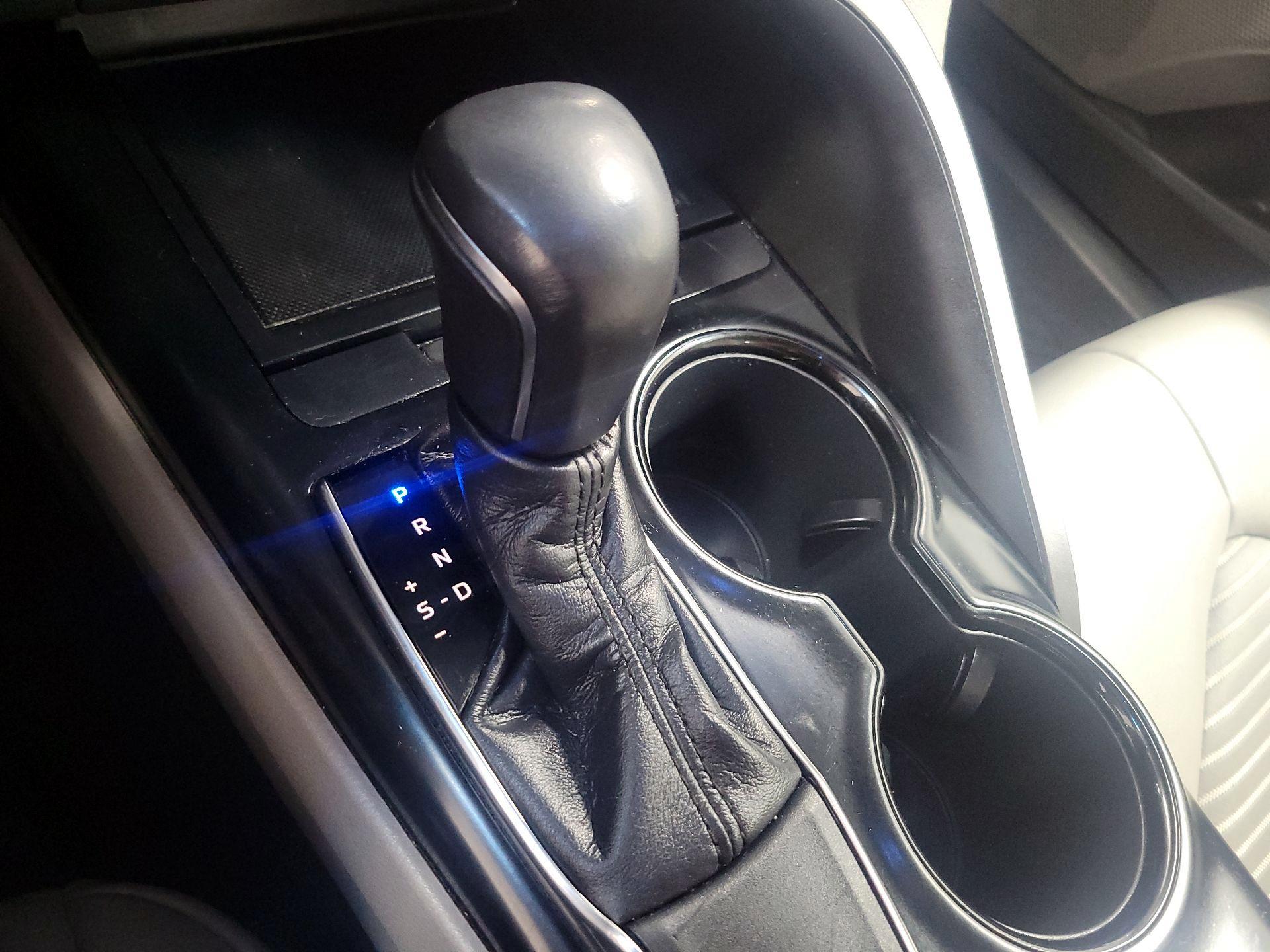 Thumbnail: 2019 Toyota Camry - 15