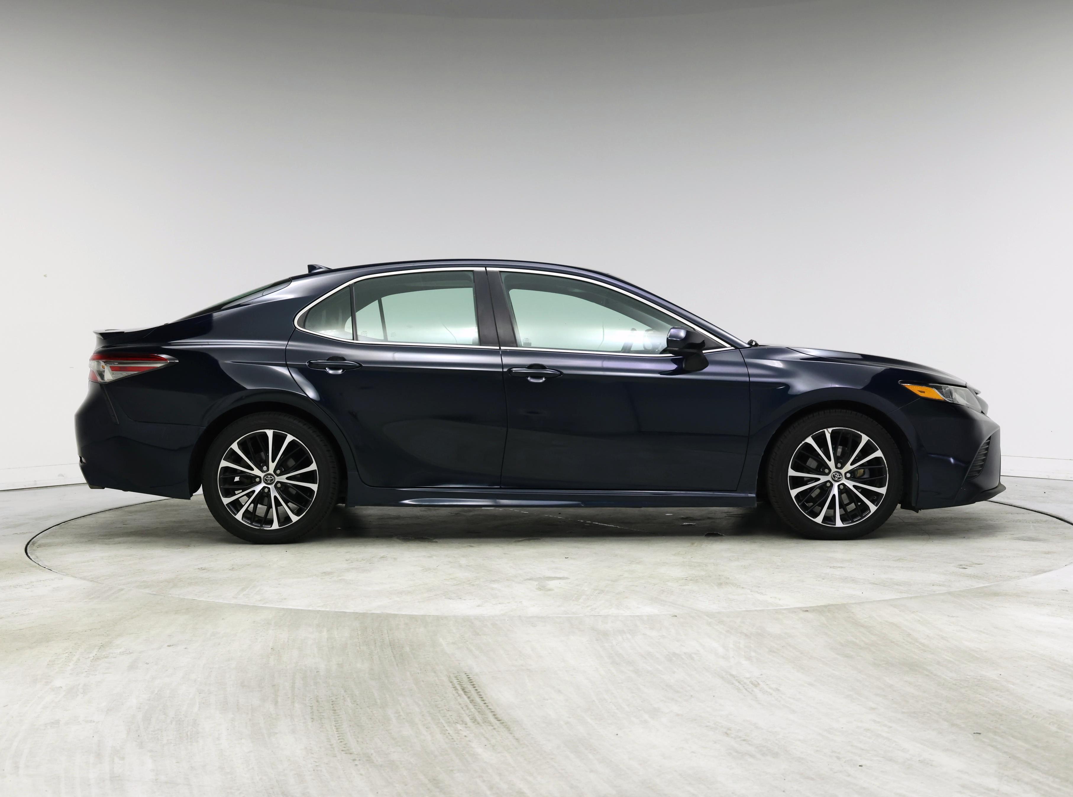 Thumbnail: 2019 Toyota Camry - 7