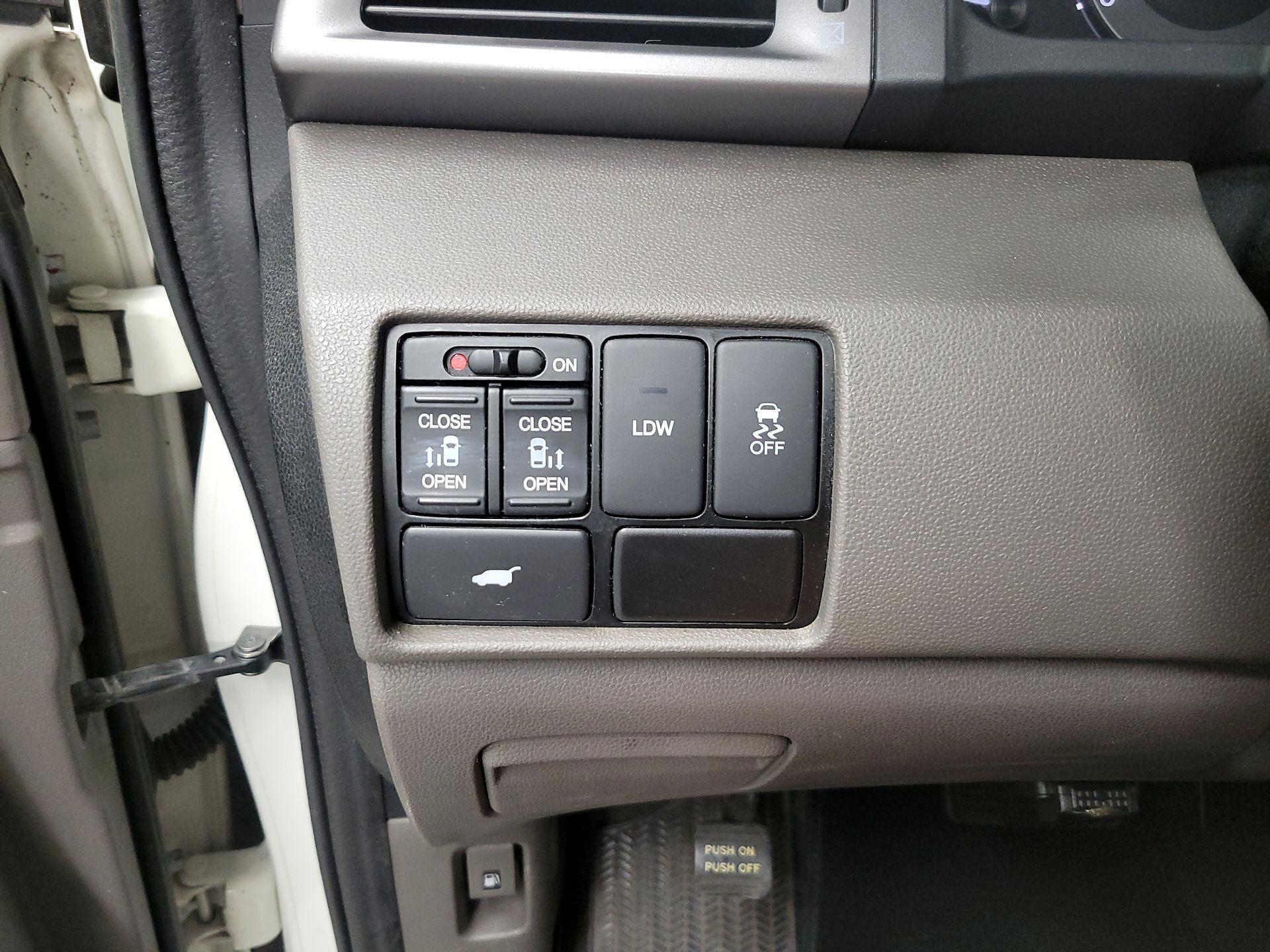 Thumbnail: 2015 Honda Odyssey - 13