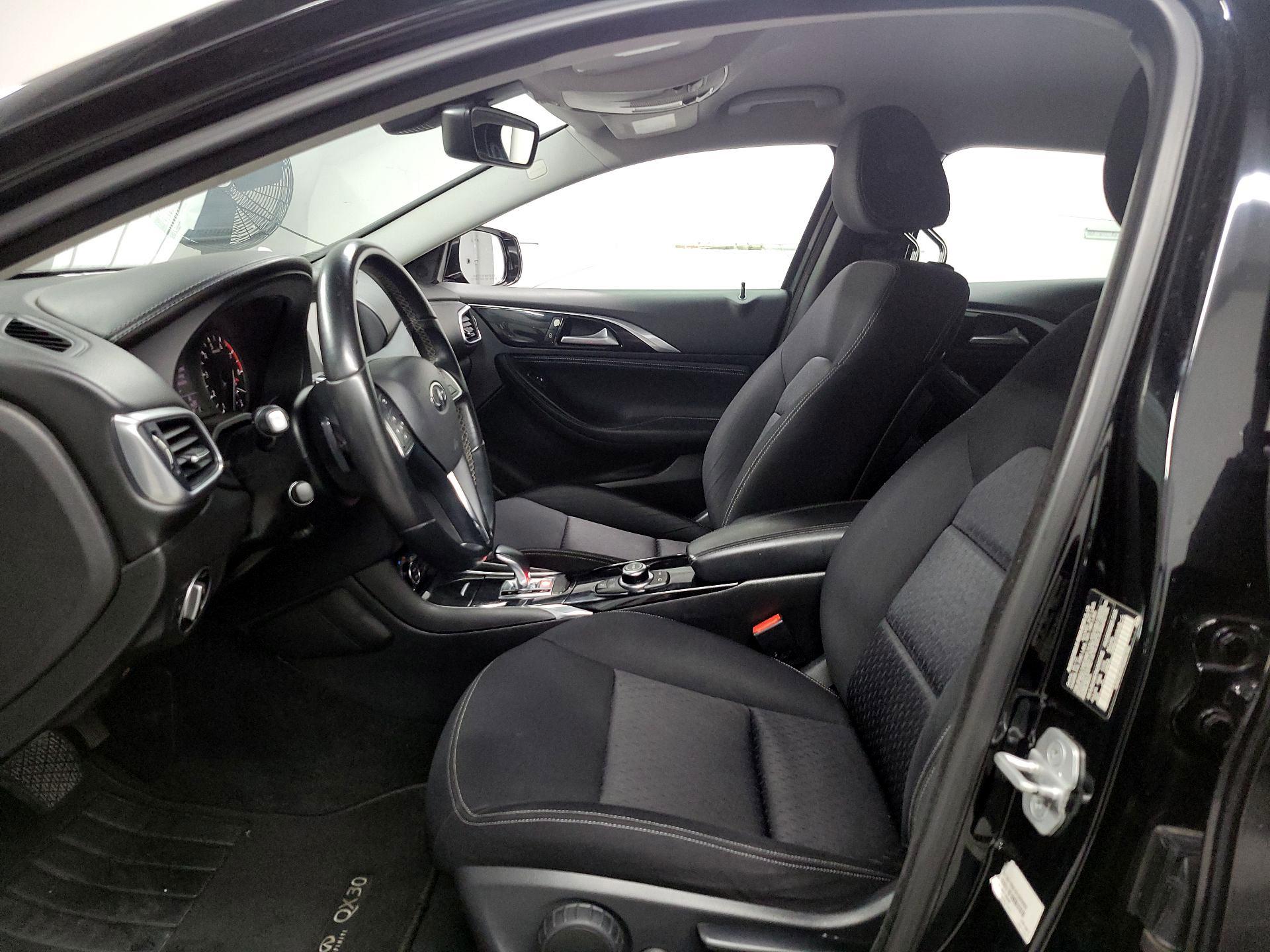 Thumbnail: 2018 INFINITI QX30 - 11