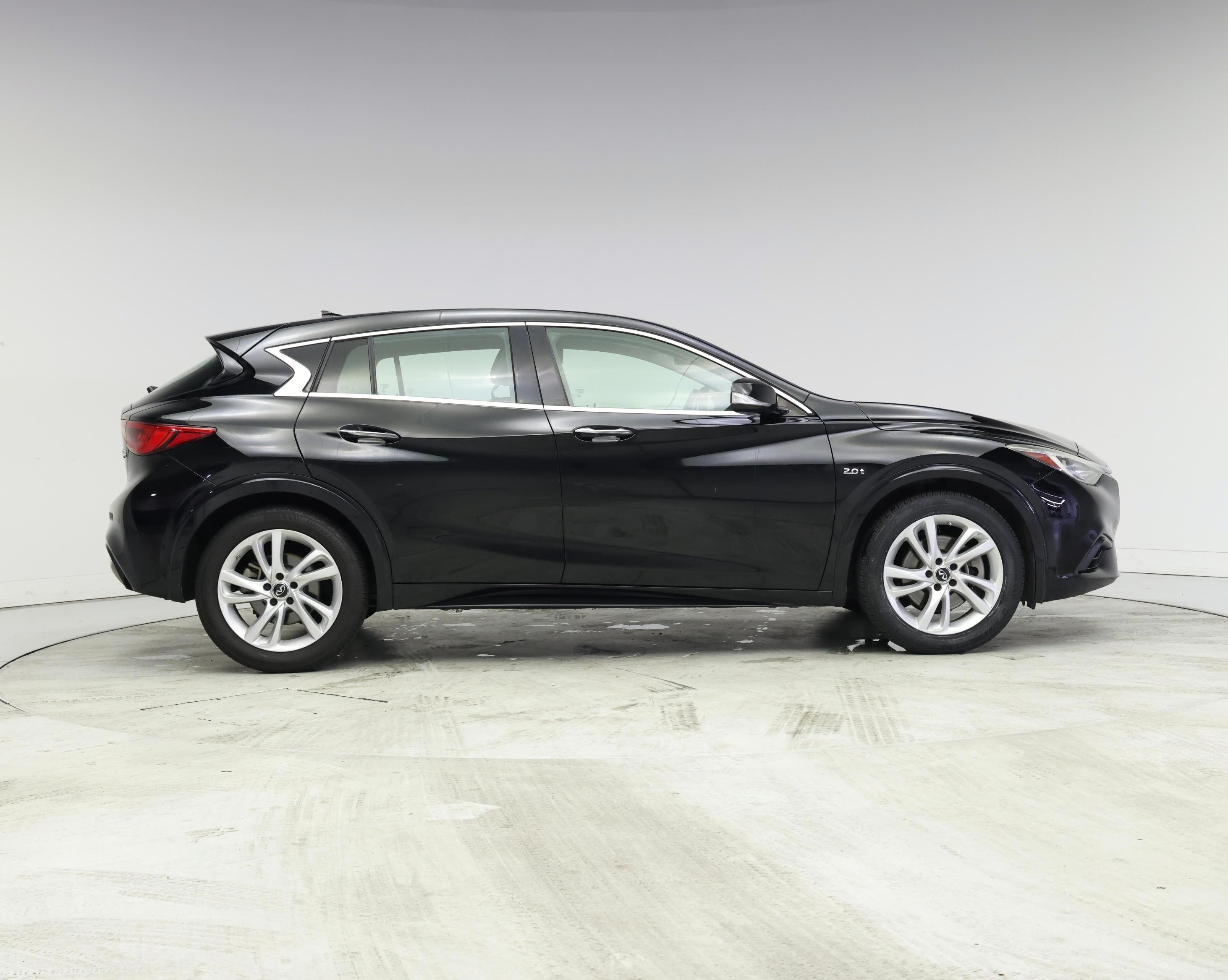 Thumbnail: 2018 INFINITI QX30 - 7