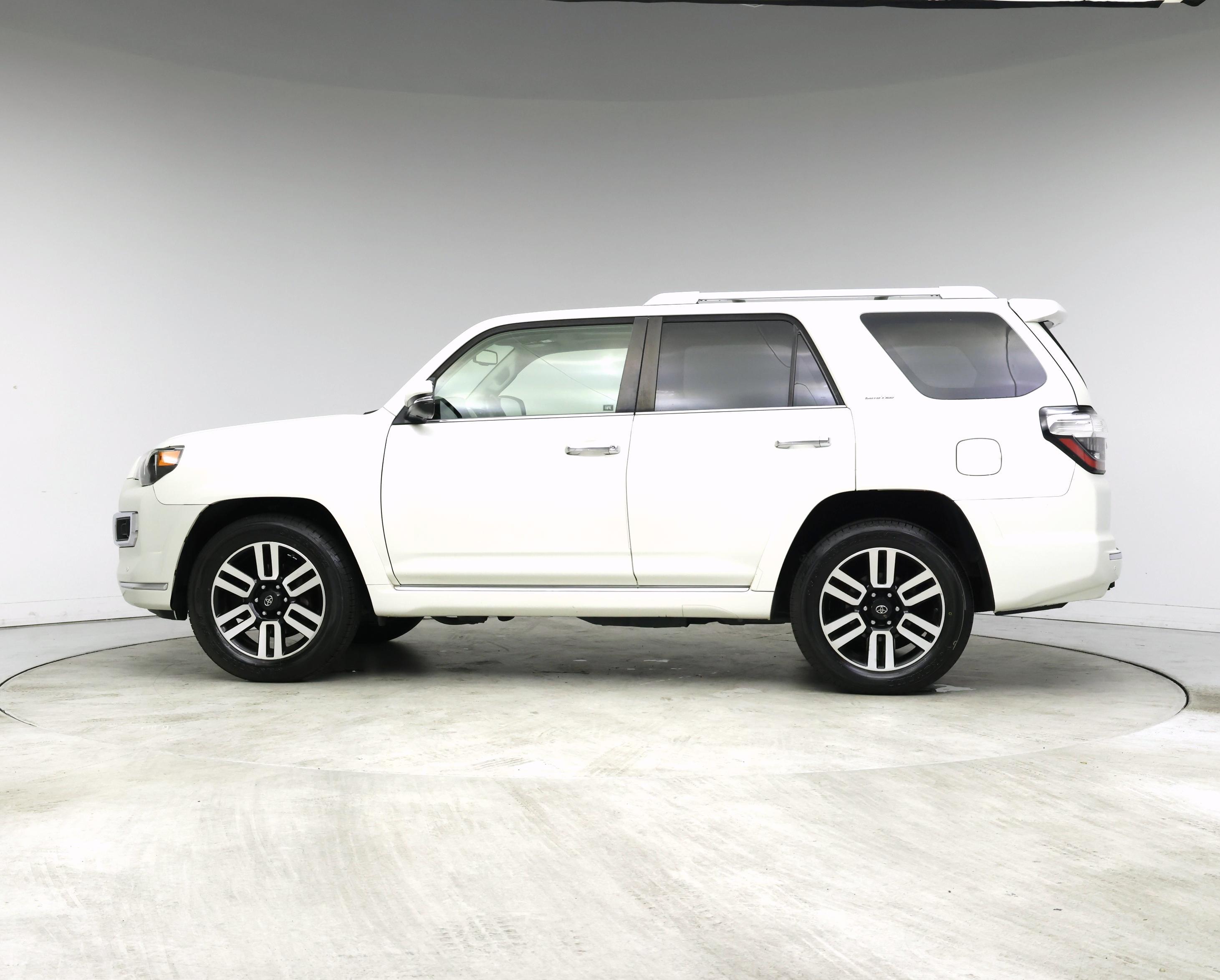 Thumbnail: 2019 Toyota 4Runner - 3