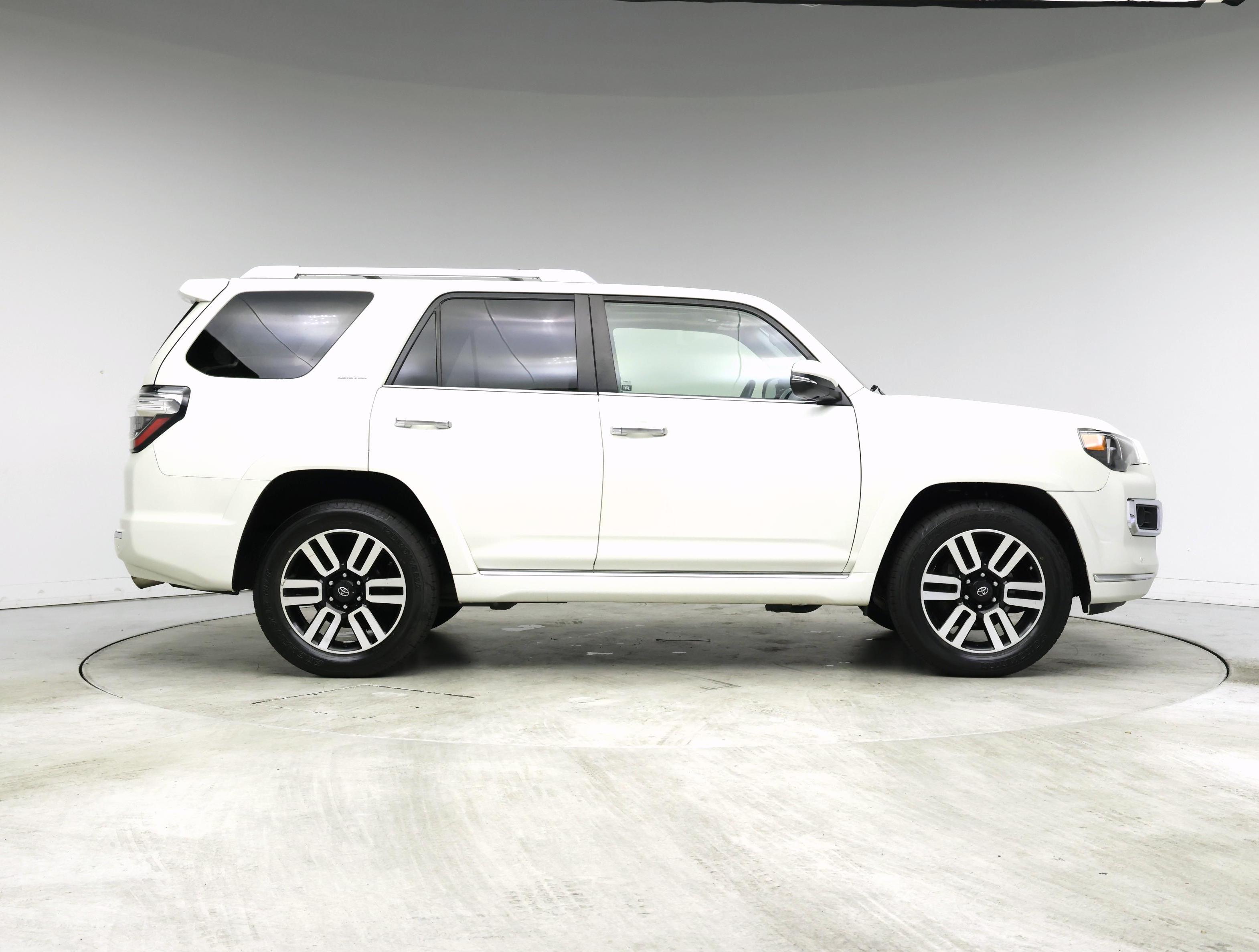 Thumbnail: 2019 Toyota 4Runner - 7