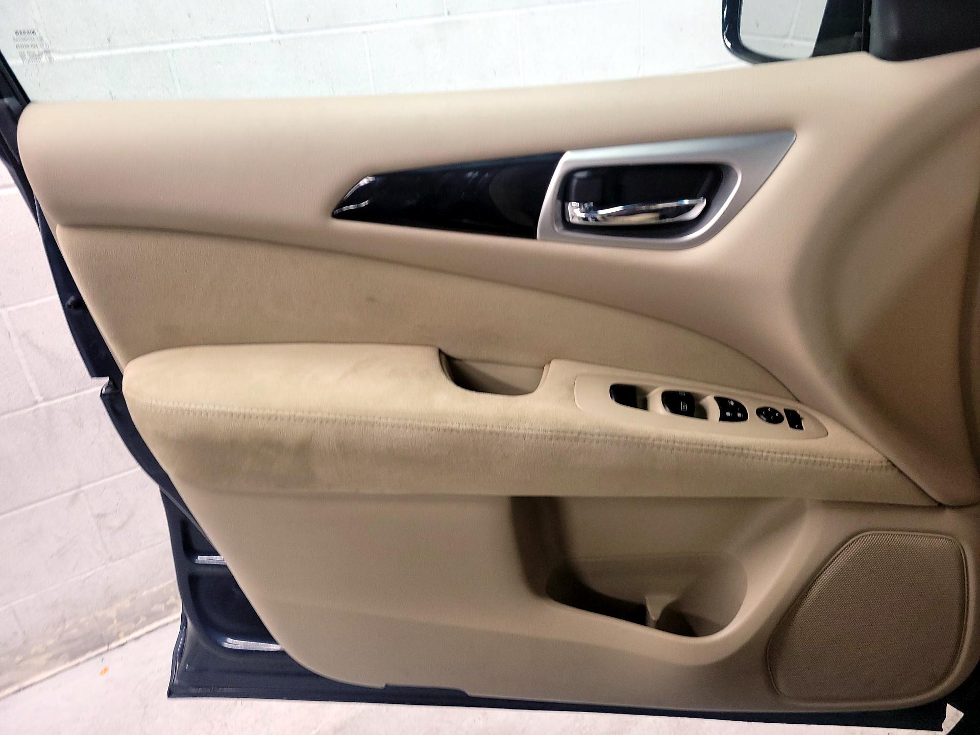 Thumbnail: 2014 Nissan Pathfinder - 12