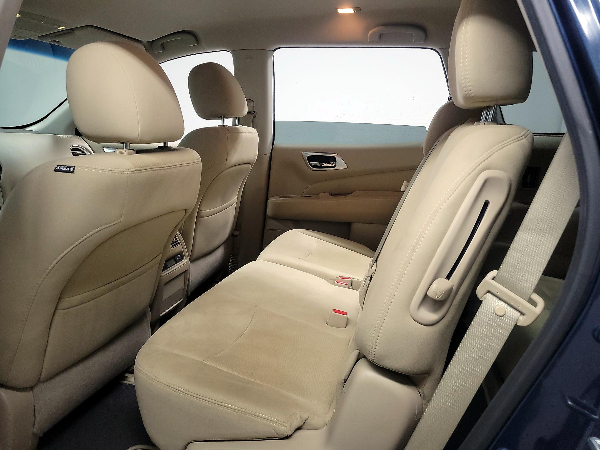 Thumbnail: 2014 Nissan Pathfinder - 17