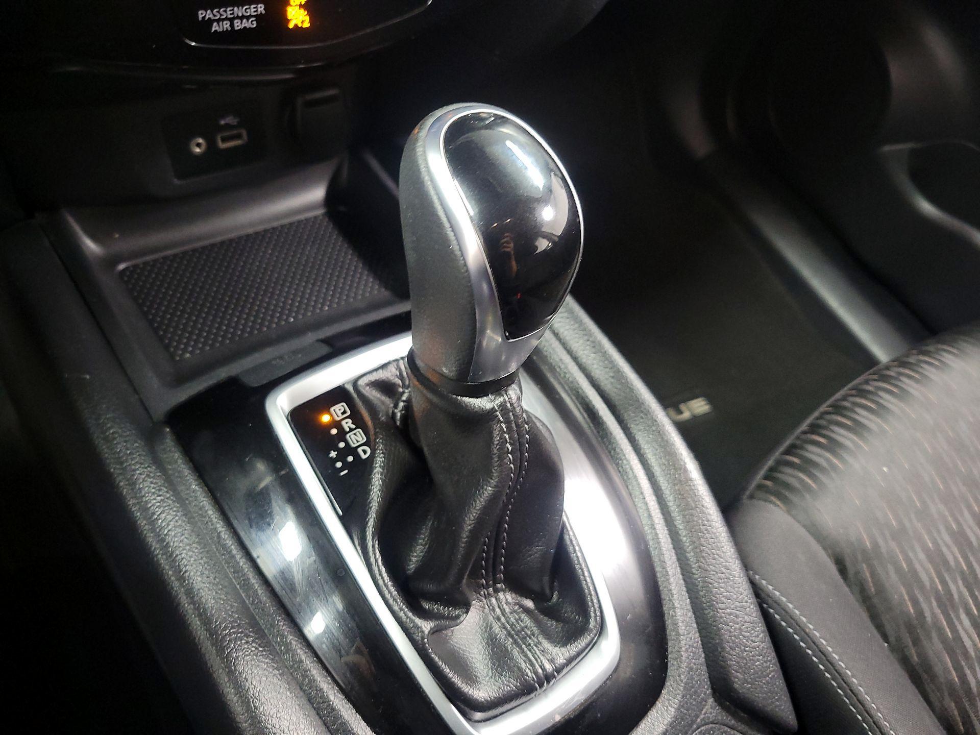 Thumbnail: 2020 Nissan Rogue - 16