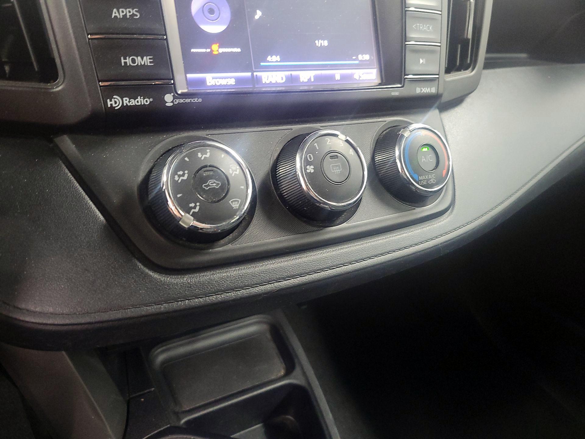 Thumbnail: 2016 Toyota RAV4 - 15