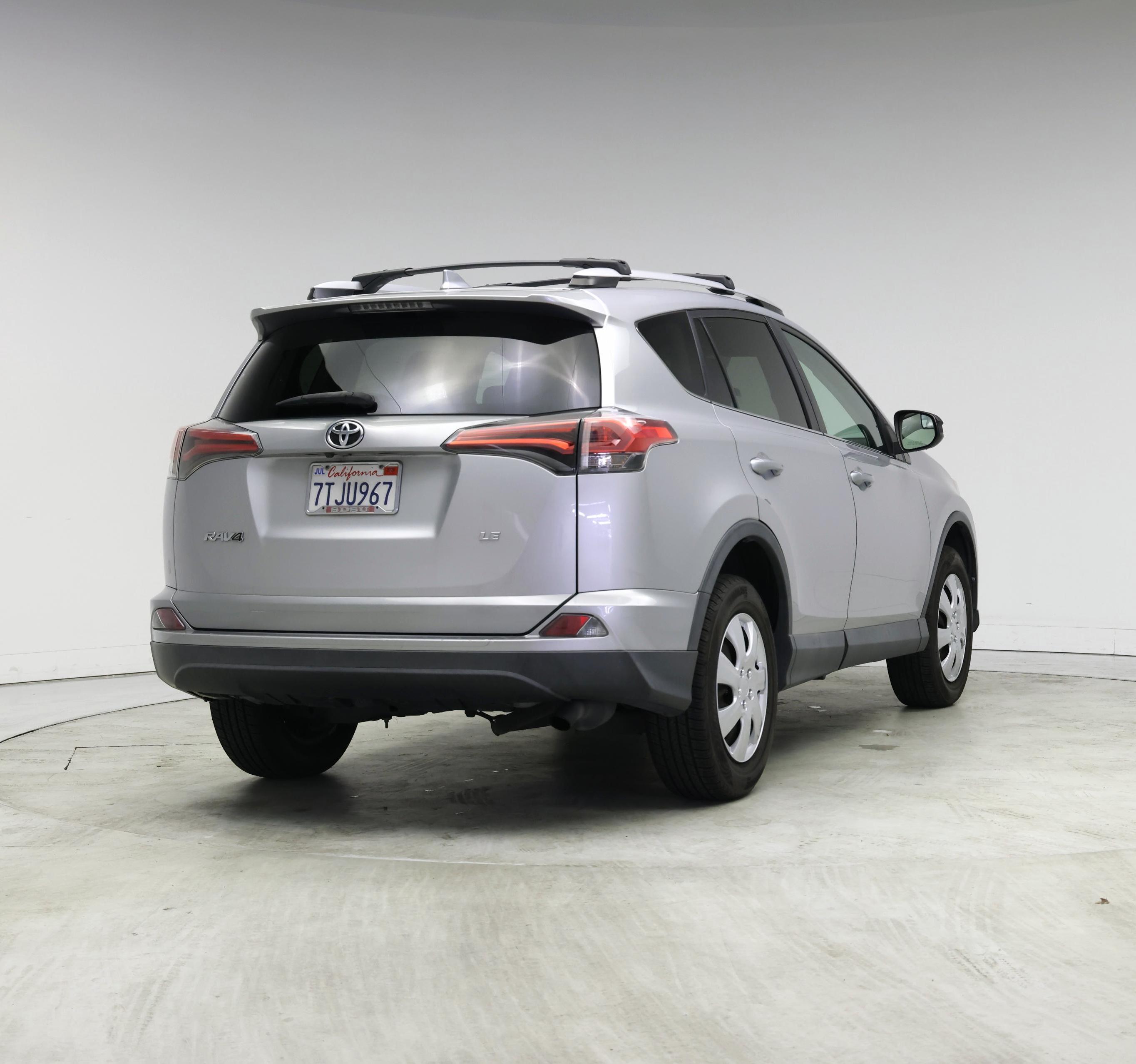 Thumbnail: 2016 Toyota RAV4 - 8