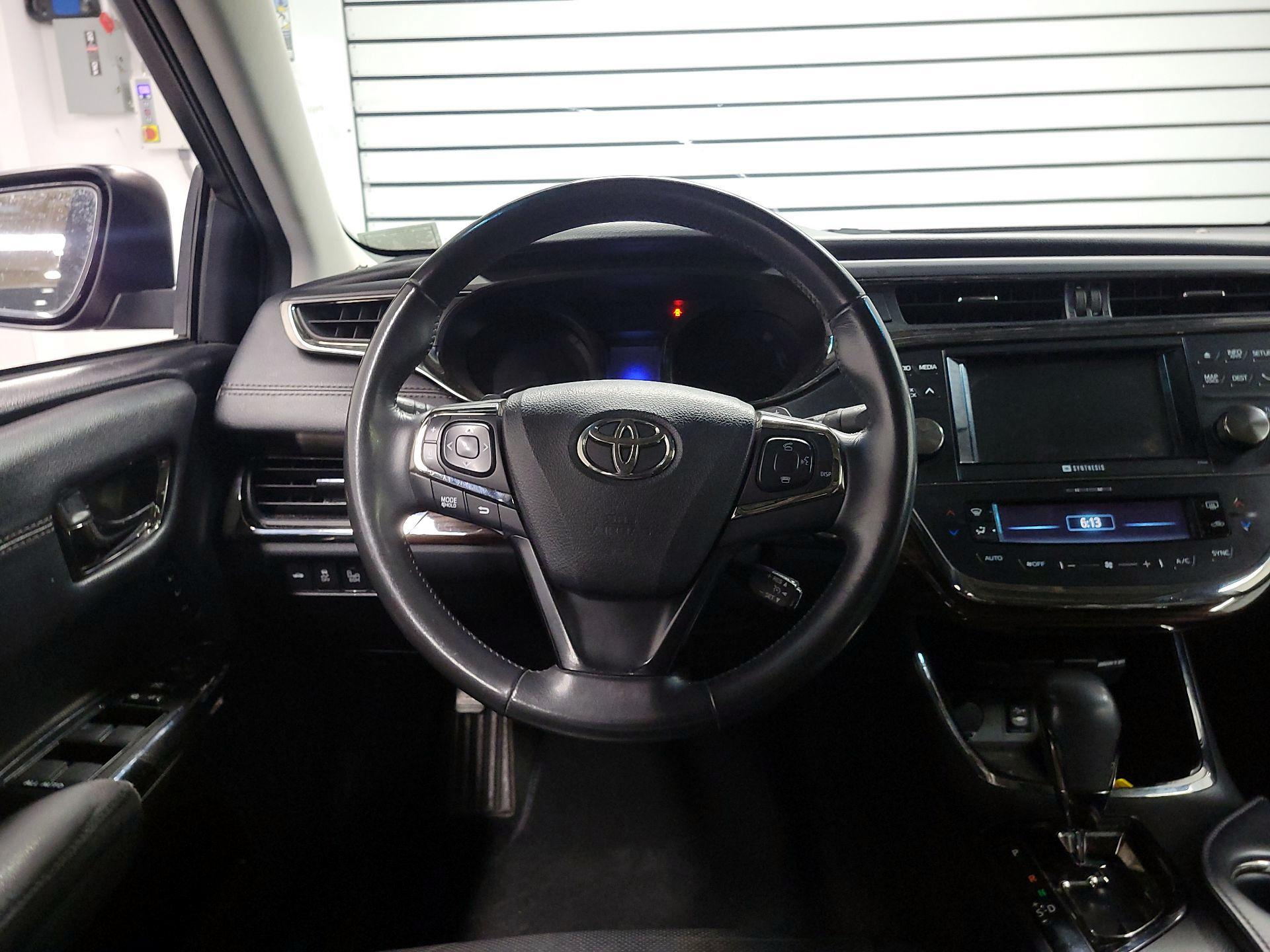 Thumbnail: 2013 Toyota Avalon - 10