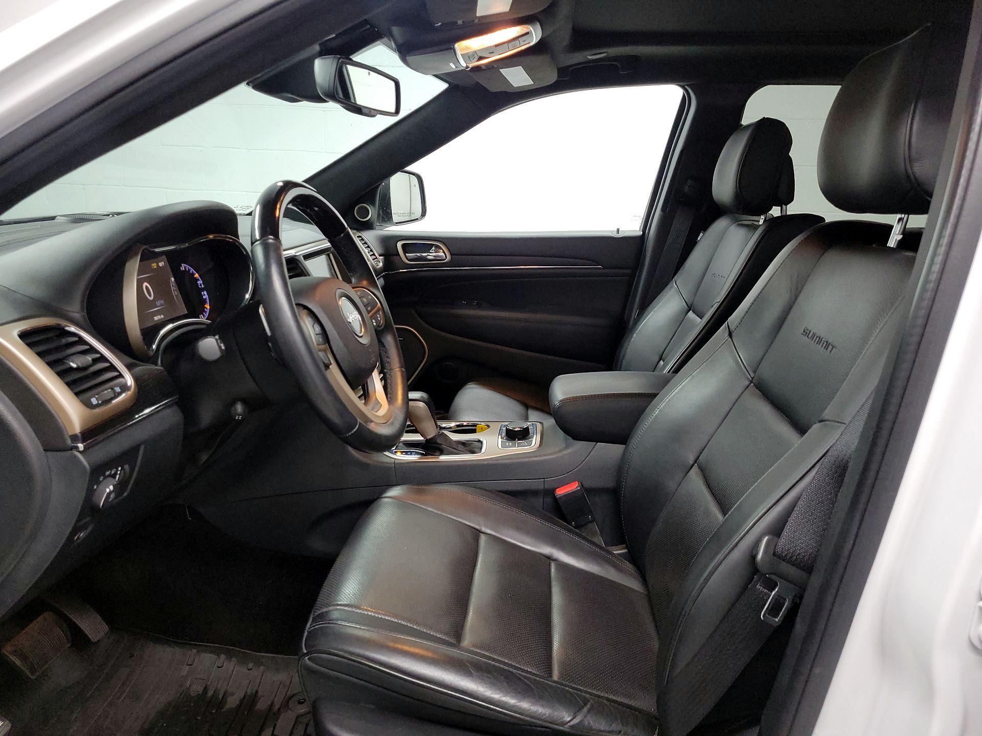 Thumbnail: 2016 Jeep Grand Cherokee - 11