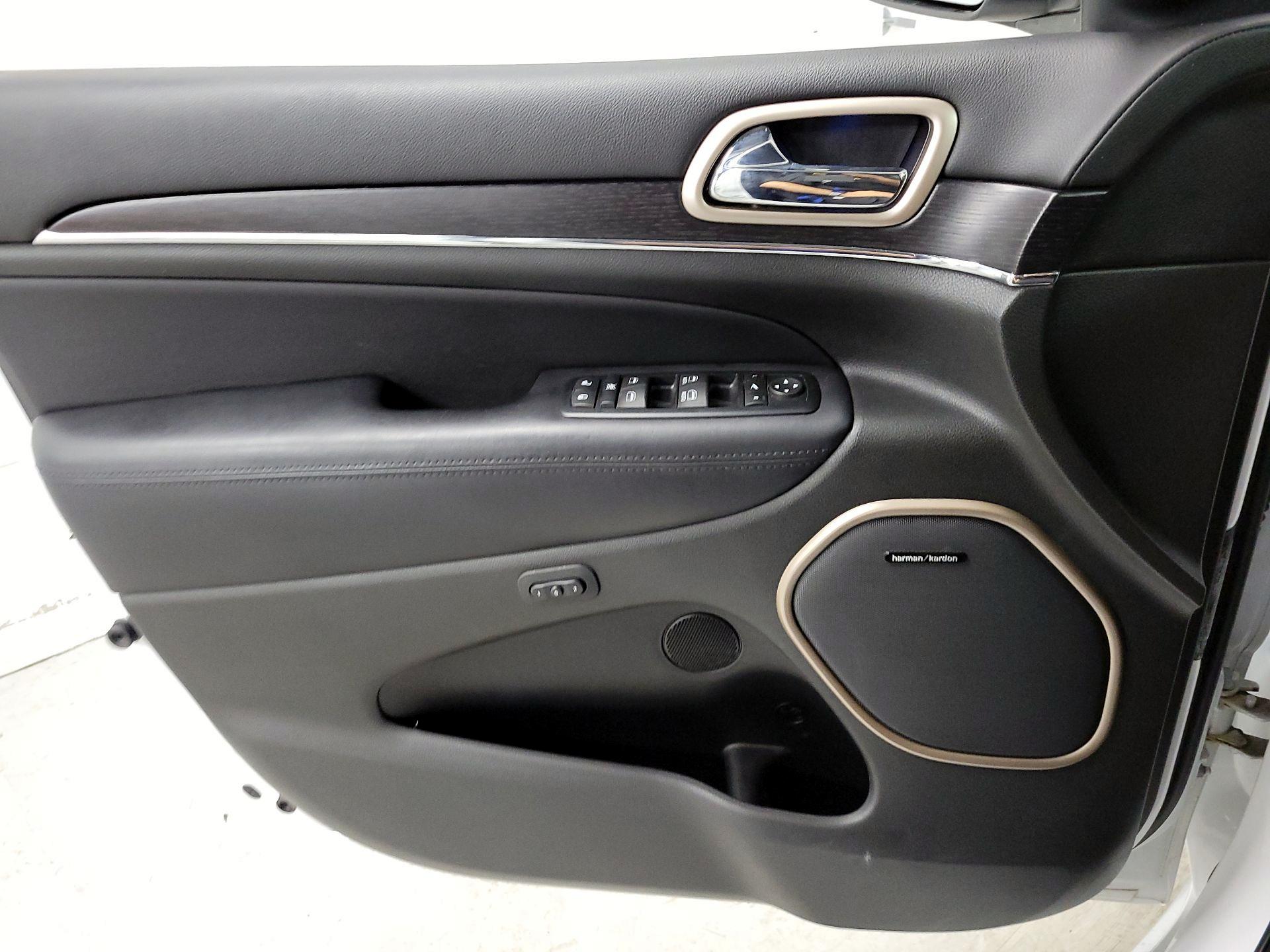 Thumbnail: 2016 Jeep Grand Cherokee - 12