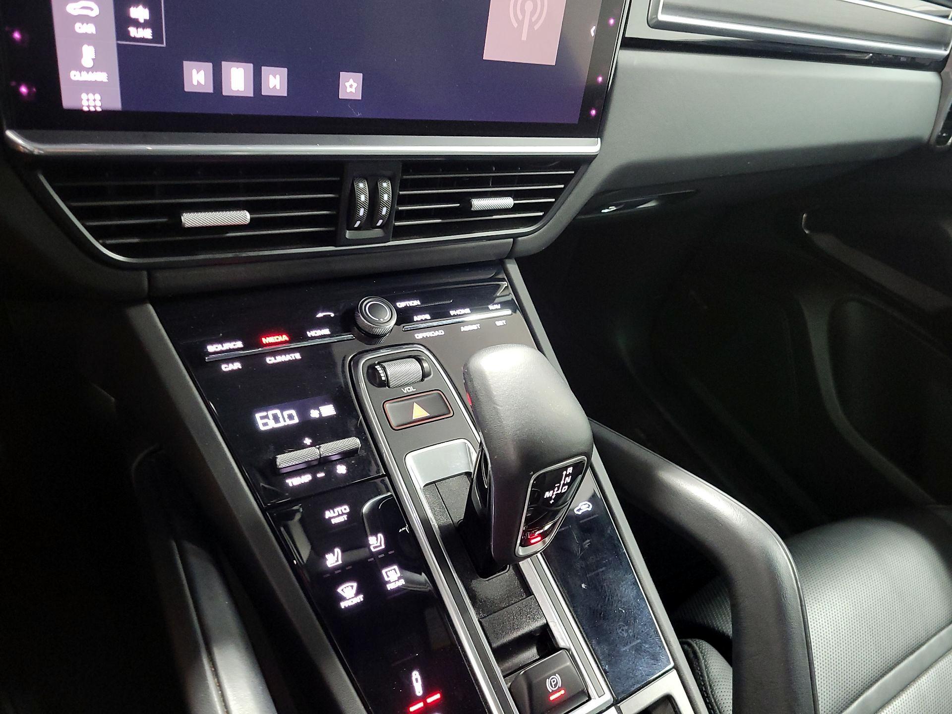 Thumbnail: 2021 Porsche Cayenne - 16