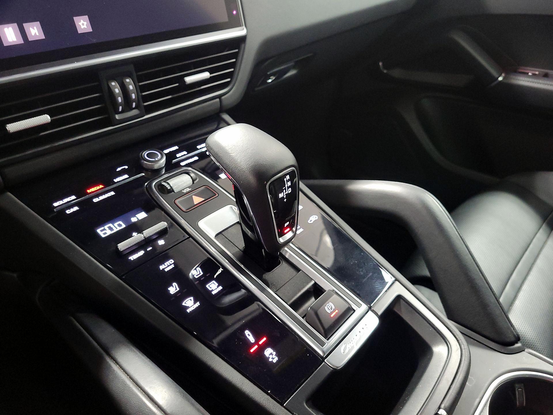 Thumbnail: 2021 Porsche Cayenne - 17