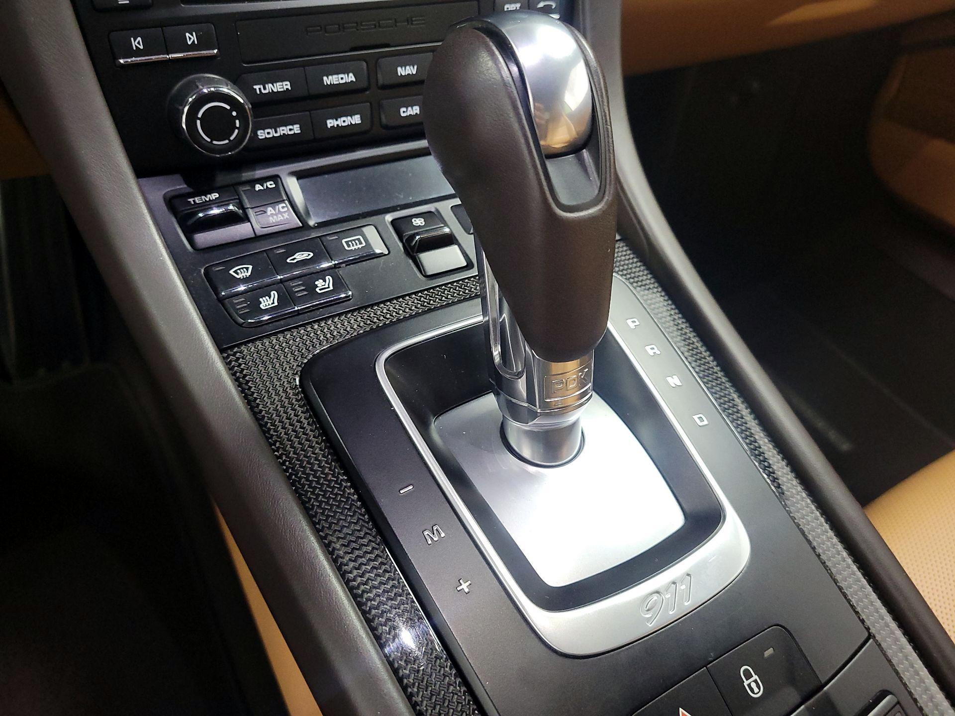 Thumbnail: 2019 Porsche 911 - 16