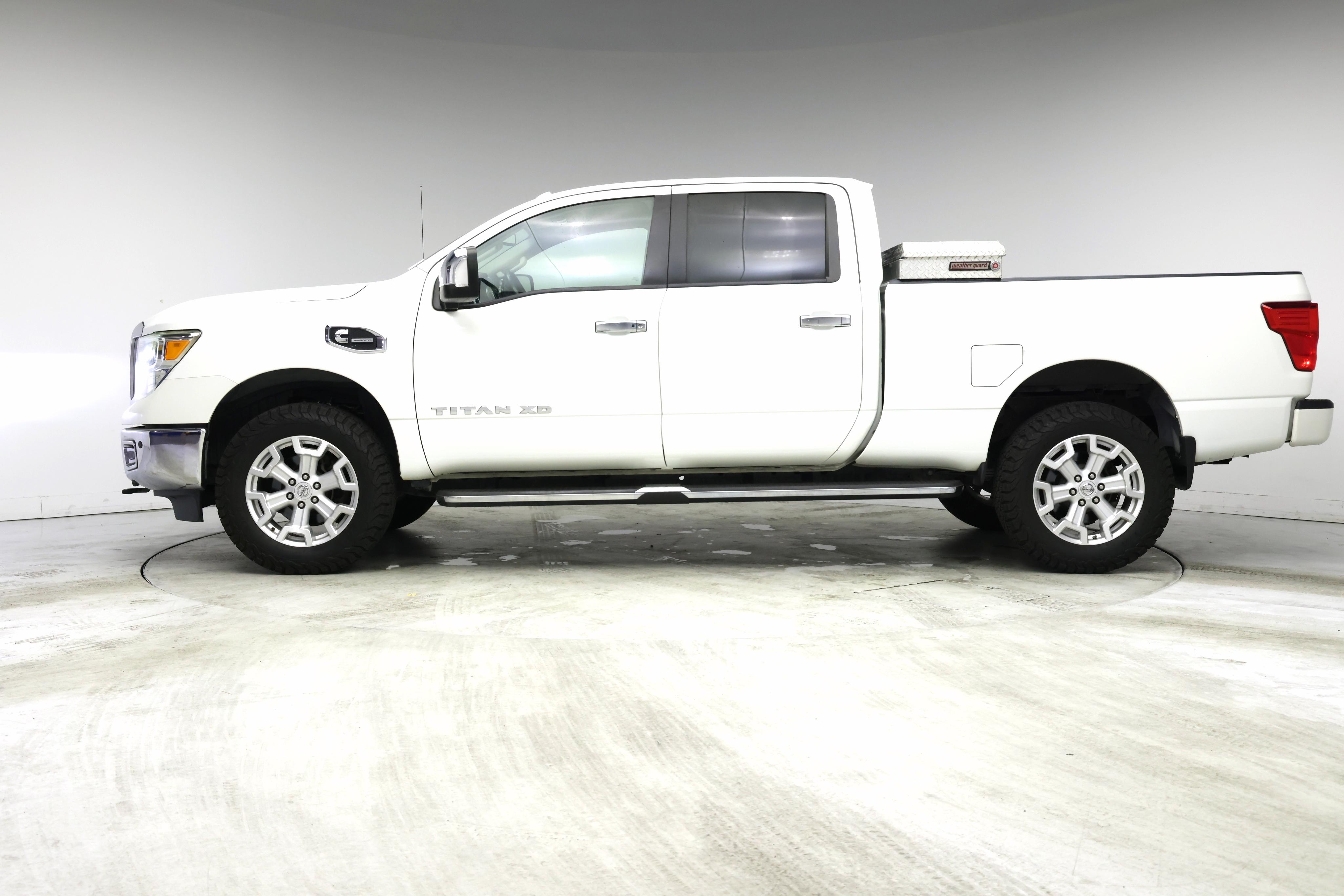 Thumbnail: 2016 Nissan Titan - 3