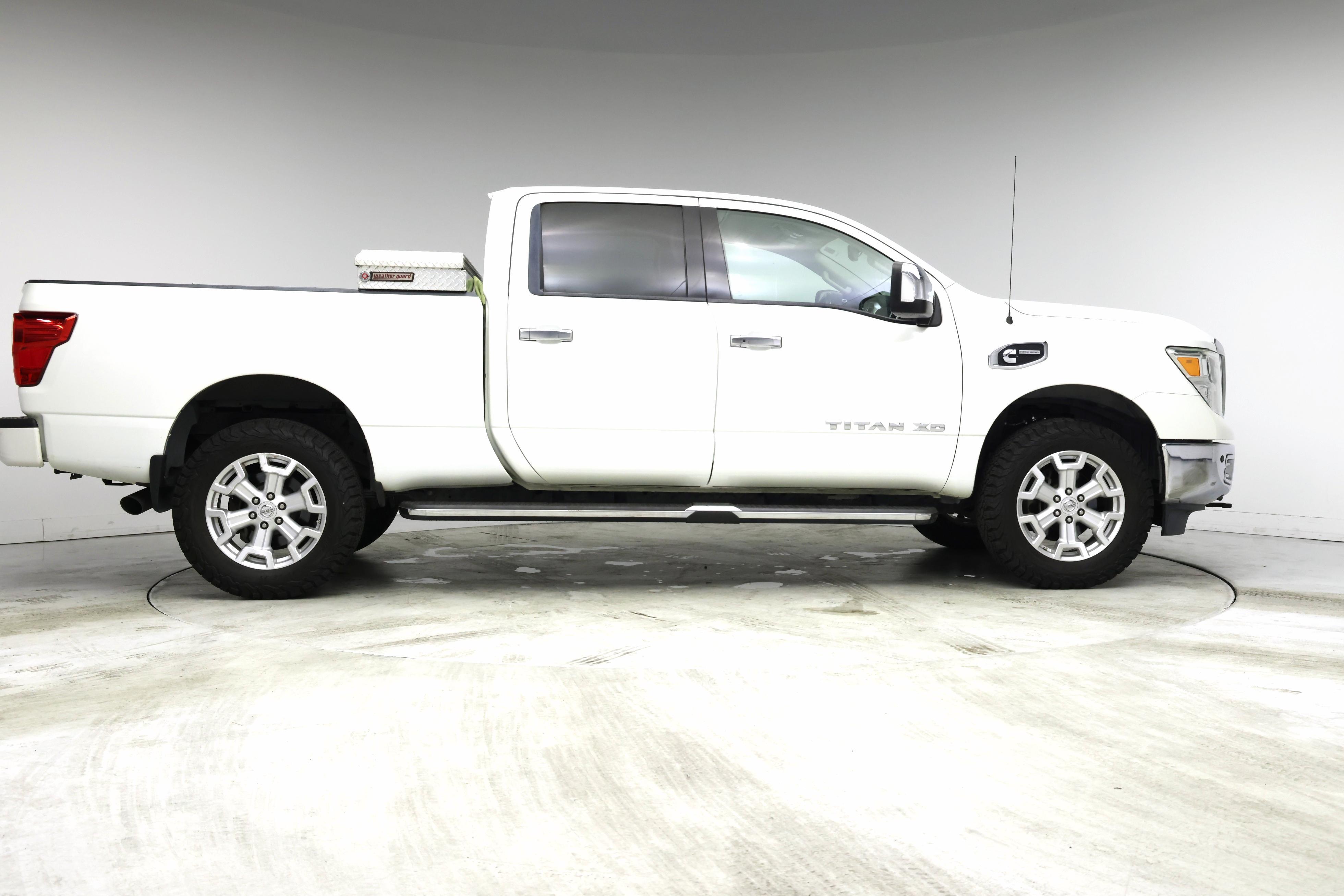 Thumbnail: 2016 Nissan Titan - 7