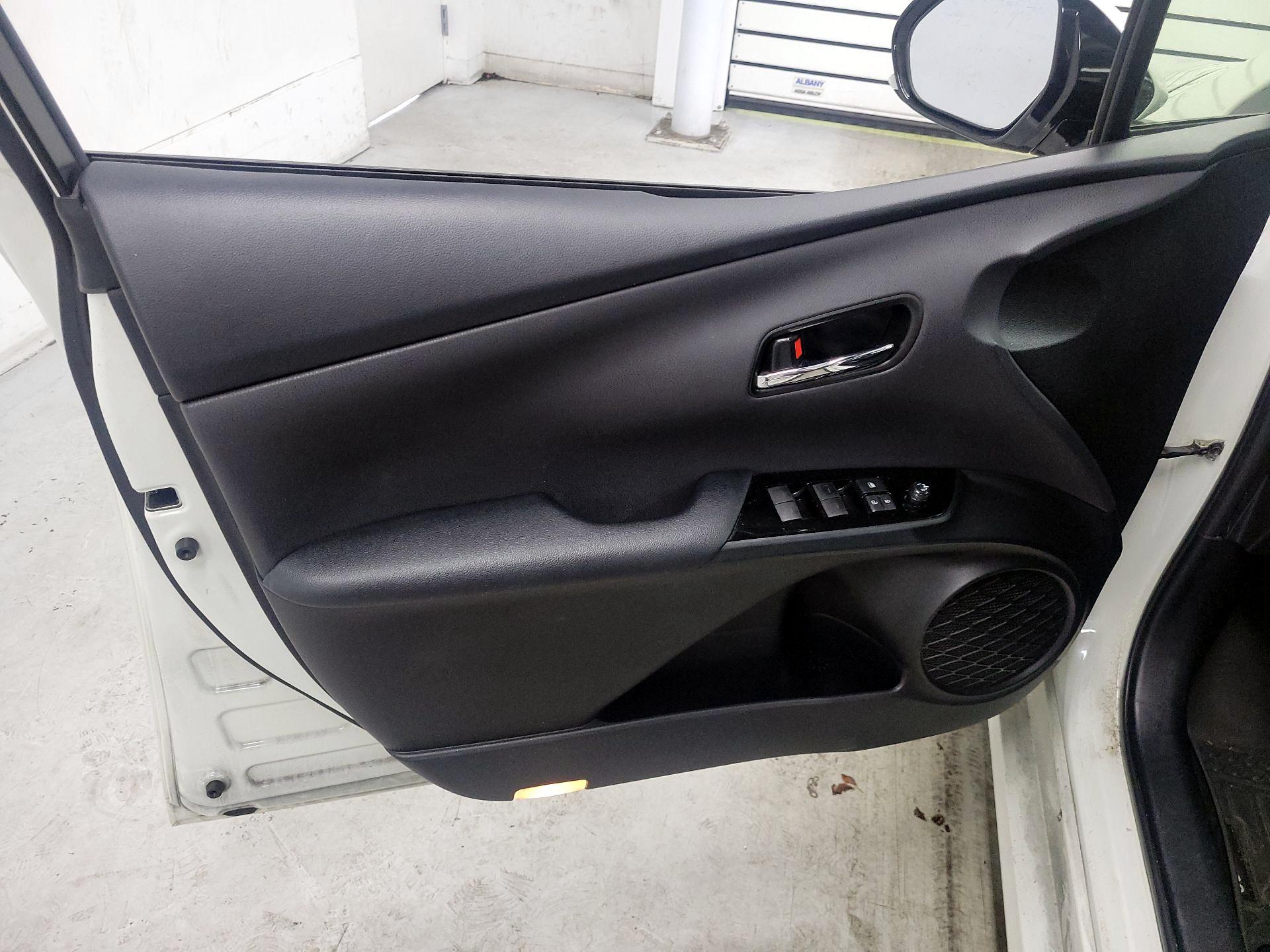 Thumbnail: 2019 Toyota Prius Prime - 12