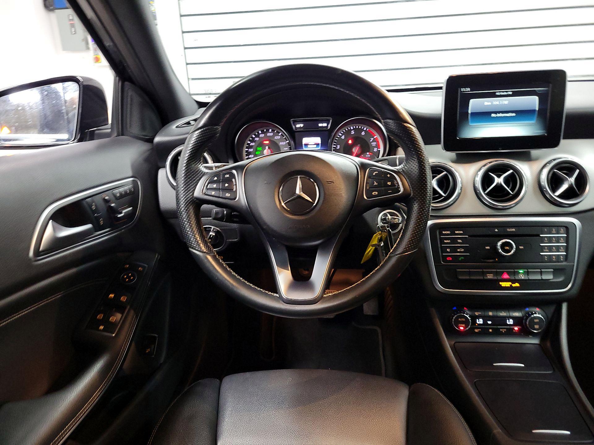 Thumbnail: 2016 Mercedes-Benz GLA - 10