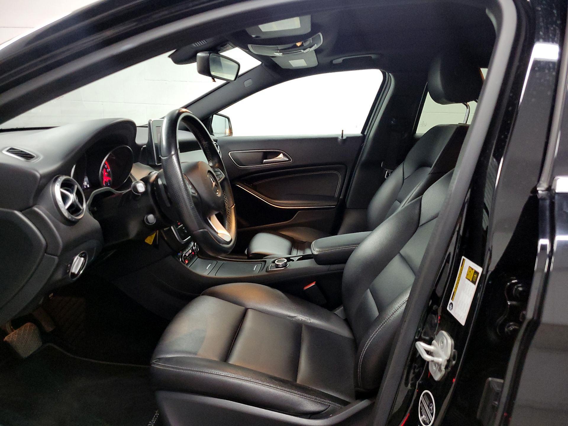 Thumbnail: 2016 Mercedes-Benz GLA - 11