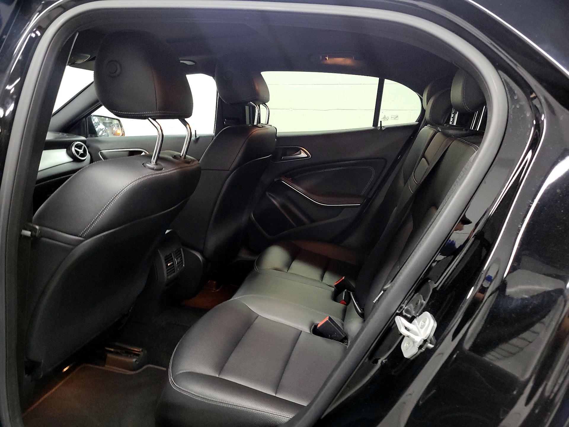 Thumbnail: 2016 Mercedes-Benz GLA - 16
