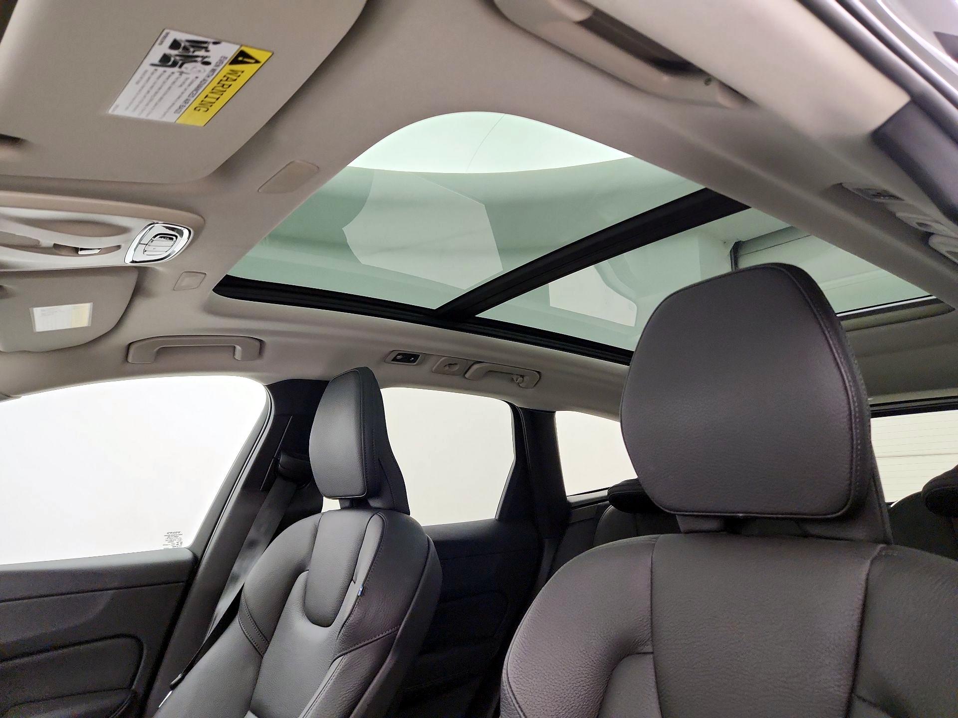Thumbnail: 2020 Volvo XC60 - 20