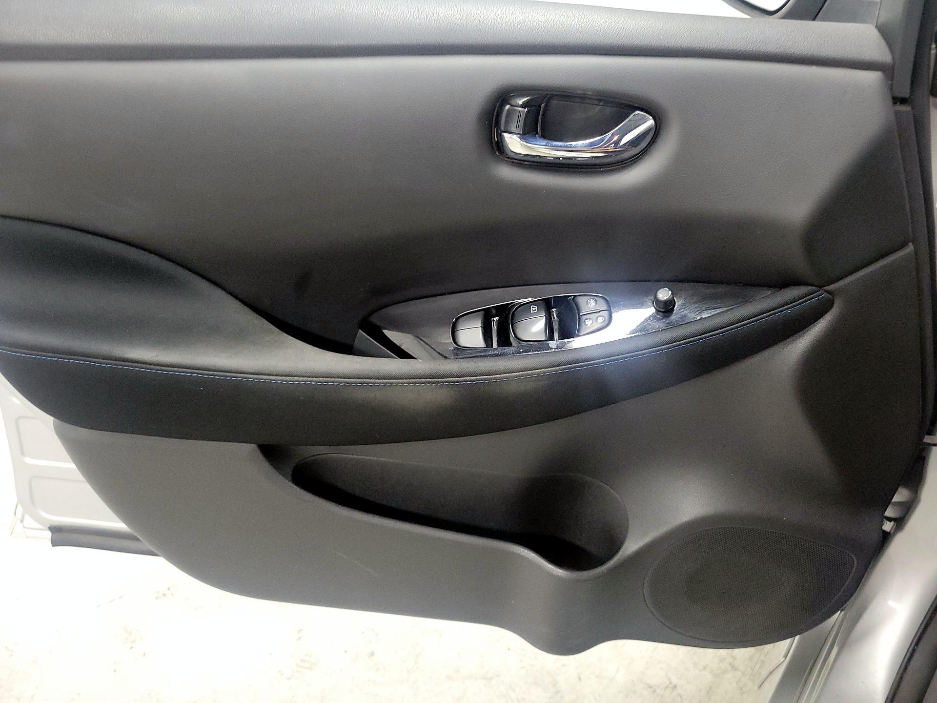 Thumbnail: 2018 Nissan Leaf - 12
