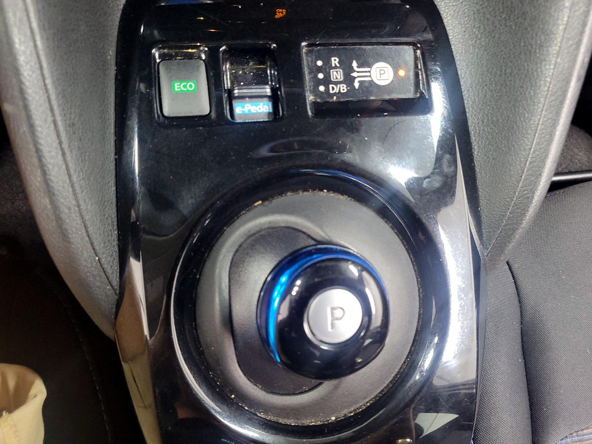 Thumbnail: 2018 Nissan Leaf - 17