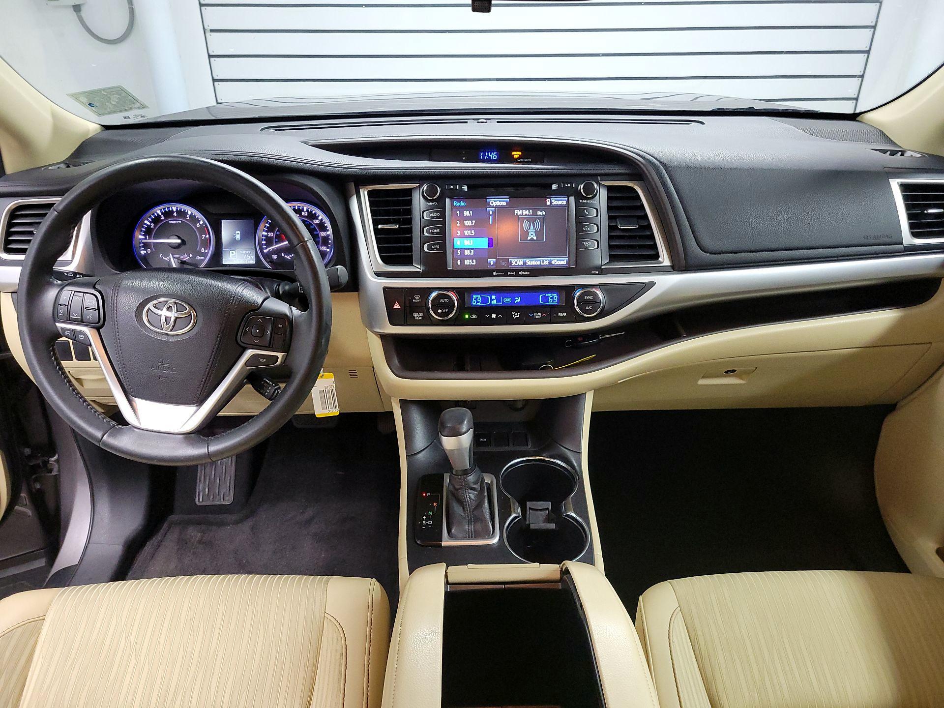 Thumbnail: 2016 Toyota Highlander - 9
