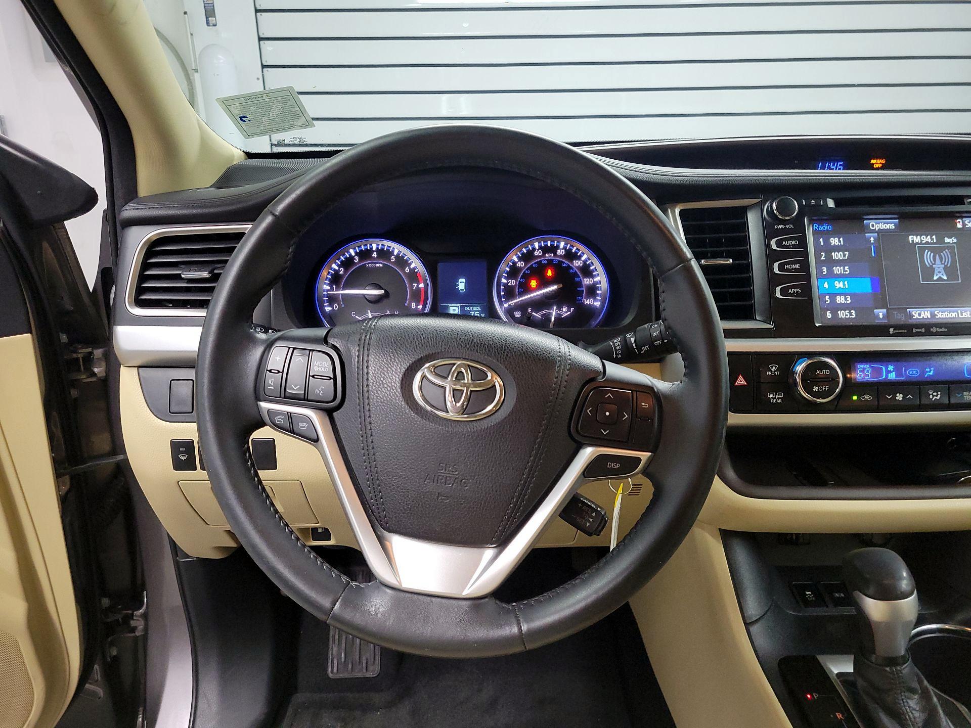 Thumbnail: 2016 Toyota Highlander - 10
