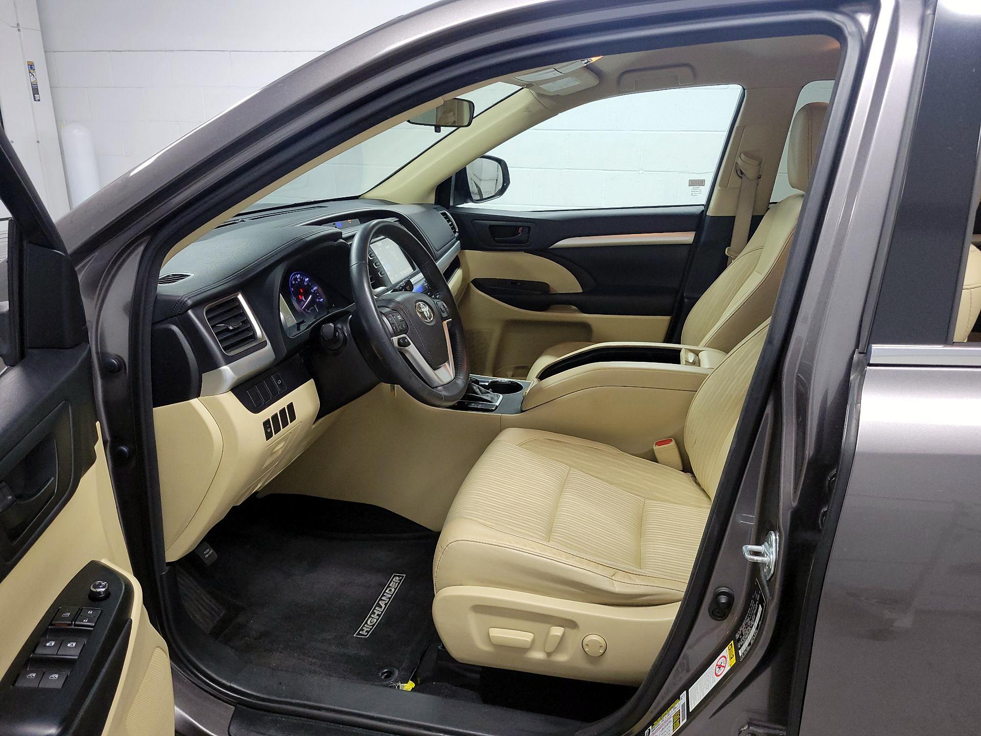 Thumbnail: 2016 Toyota Highlander - 11