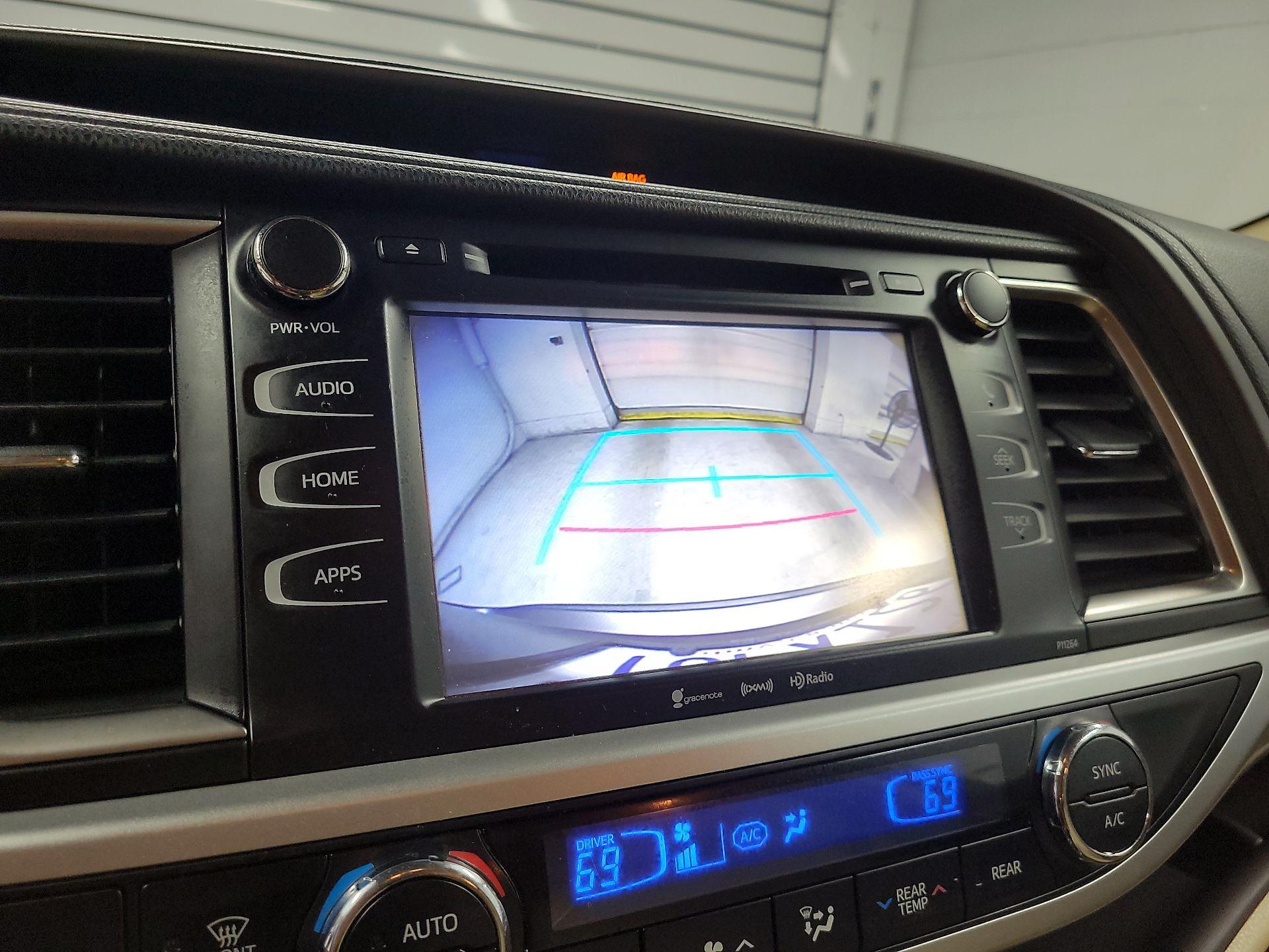 Thumbnail: 2016 Toyota Highlander - 15