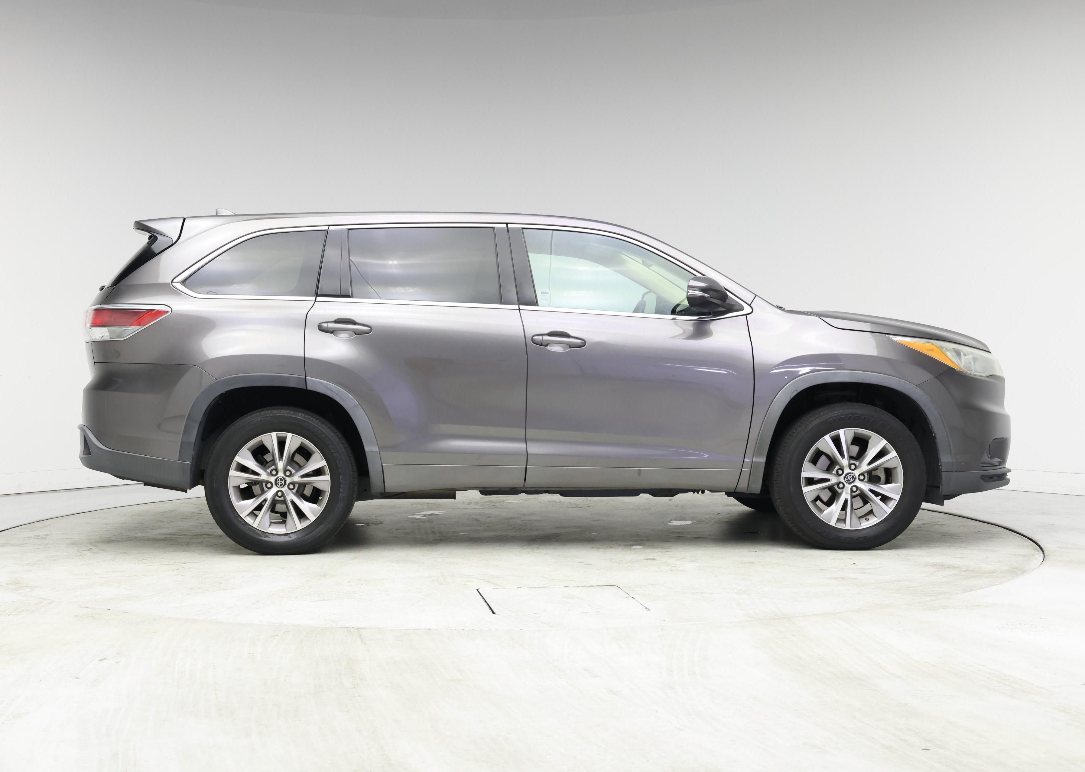 Thumbnail: 2016 Toyota Highlander - 7