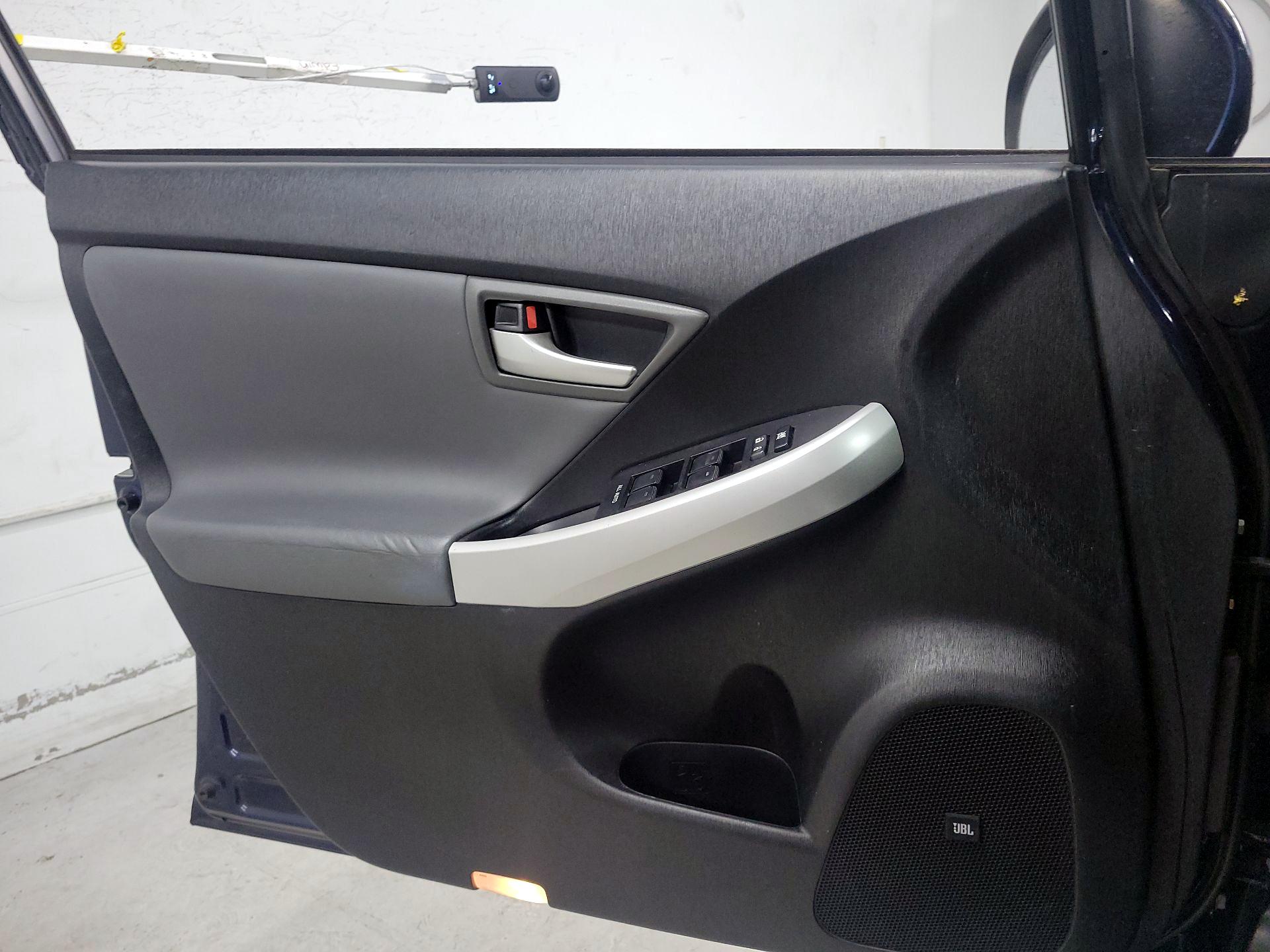 Thumbnail: 2015 Toyota Prius - 12